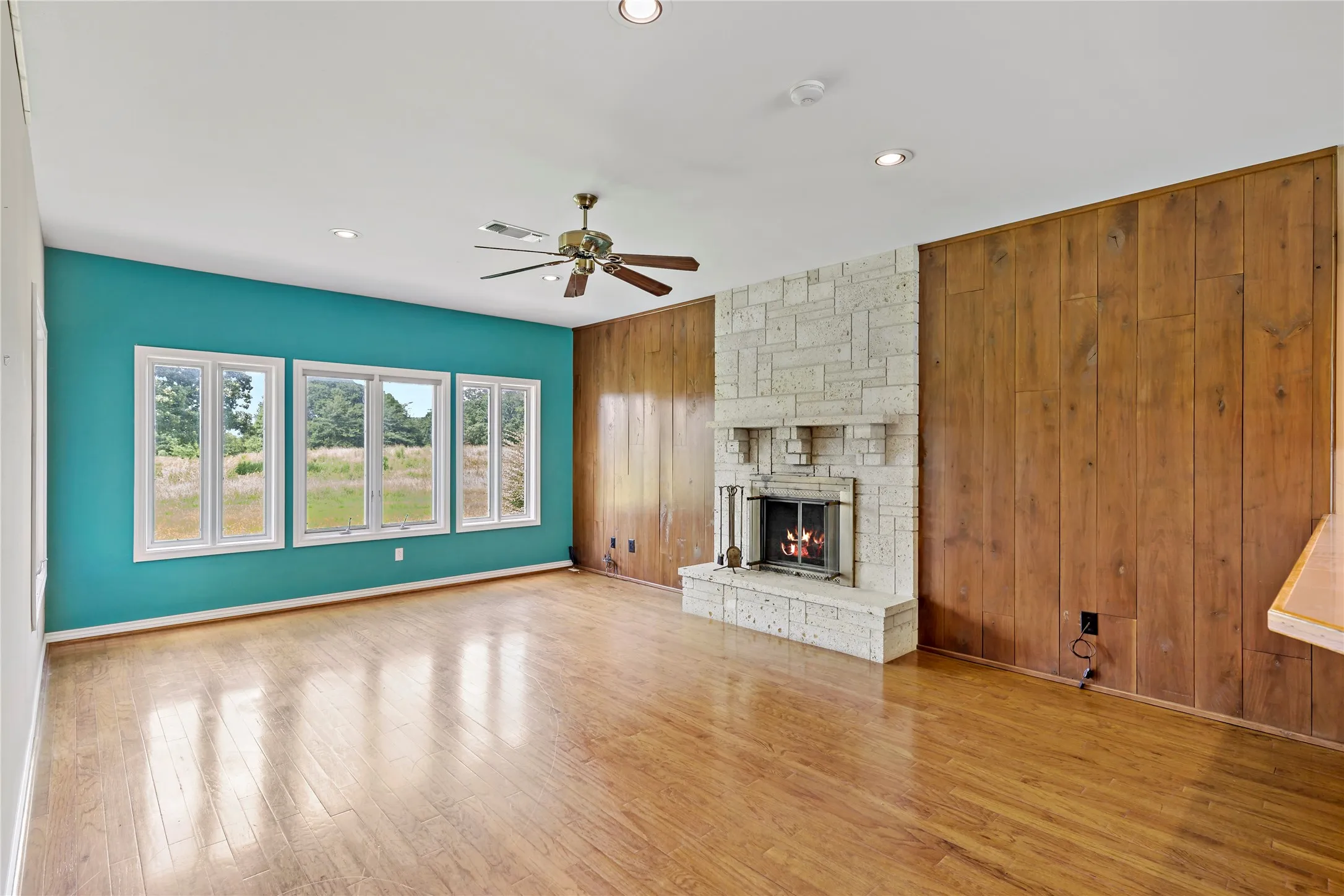 Single Family Residence For Sale in Lamar County , 4905 Trails End, Paris, Texas 75462, 5 Bedrooms, 4 Bathrooms, 5 Garage spaces, 4,140 Sqft, built in 1993, Price $975,000, mls#20981074, Real Estate Agent in Paris, Homes For Sale in Lamar county, Homes For Sale in Paris, Realtor in Paris Texas, Real Estate Brokerage Independent Realty Texas, Luminita Cordes Realtor