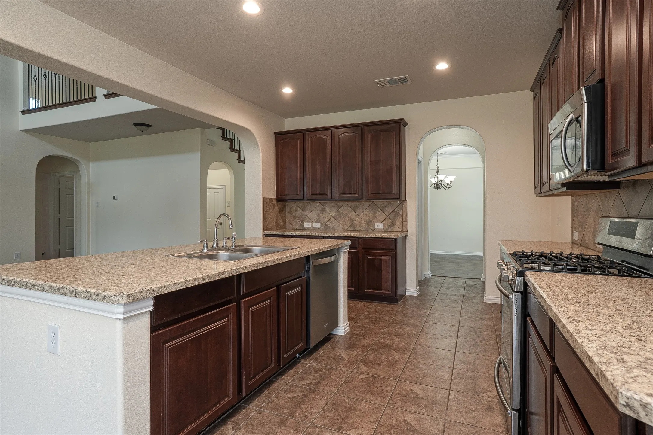 Single Family Residence For Sale in Johnson County , 1220 Berkeley Drive, Burleson, Texas 76028, 5 Bedrooms, 4 Bathrooms, 3 Garage spaces, 4,178 Sqft, built in 2007, Preowned, Price $520,000, mls#20981344, Real Estate Agent in Burleson, Homes For Sale in Johnson county, Homes For Sale in Burleson, Realtor in Burleson Texas, Real Estate Brokerage Independent Realty Texas, Luminita Cordes Realtor