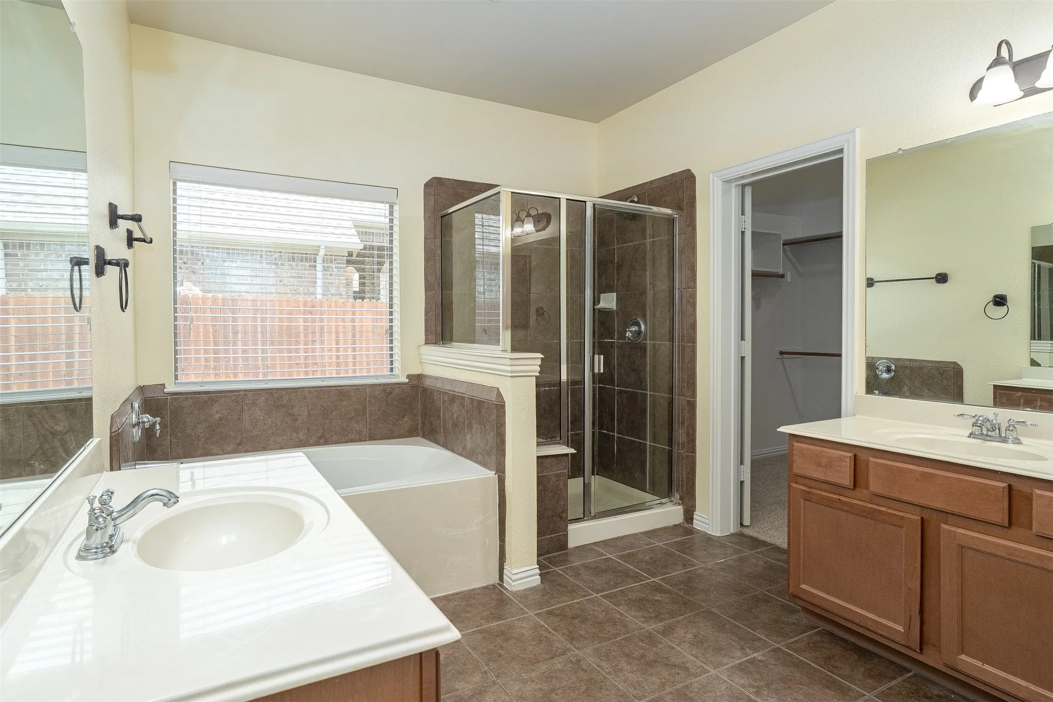 Single Family Residence For Sale in Johnson County , 1220 Berkeley Drive, Burleson, Texas 76028, 5 Bedrooms, 4 Bathrooms, 3 Garage spaces, 4,178 Sqft, built in 2007, Preowned, Price $520,000, mls#20981344, Real Estate Agent in Burleson, Homes For Sale in Johnson county, Homes For Sale in Burleson, Realtor in Burleson Texas, Real Estate Brokerage Independent Realty Texas, Luminita Cordes Realtor