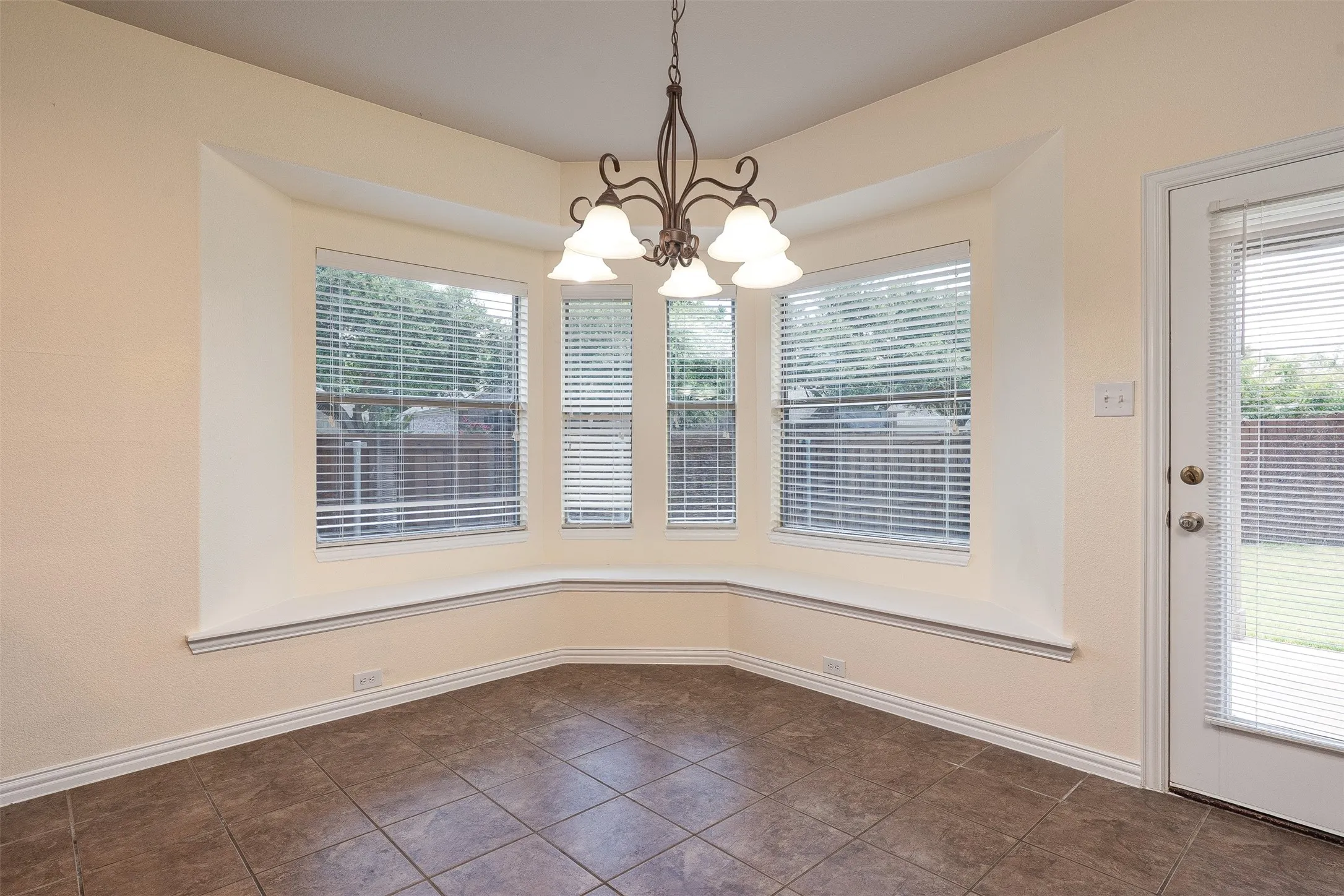 Single Family Residence For Sale in Johnson County , 1220 Berkeley Drive, Burleson, Texas 76028, 5 Bedrooms, 4 Bathrooms, 3 Garage spaces, 4,178 Sqft, built in 2007, Preowned, Price $520,000, mls#20981344, Real Estate Agent in Burleson, Homes For Sale in Johnson county, Homes For Sale in Burleson, Realtor in Burleson Texas, Real Estate Brokerage Independent Realty Texas, Luminita Cordes Realtor