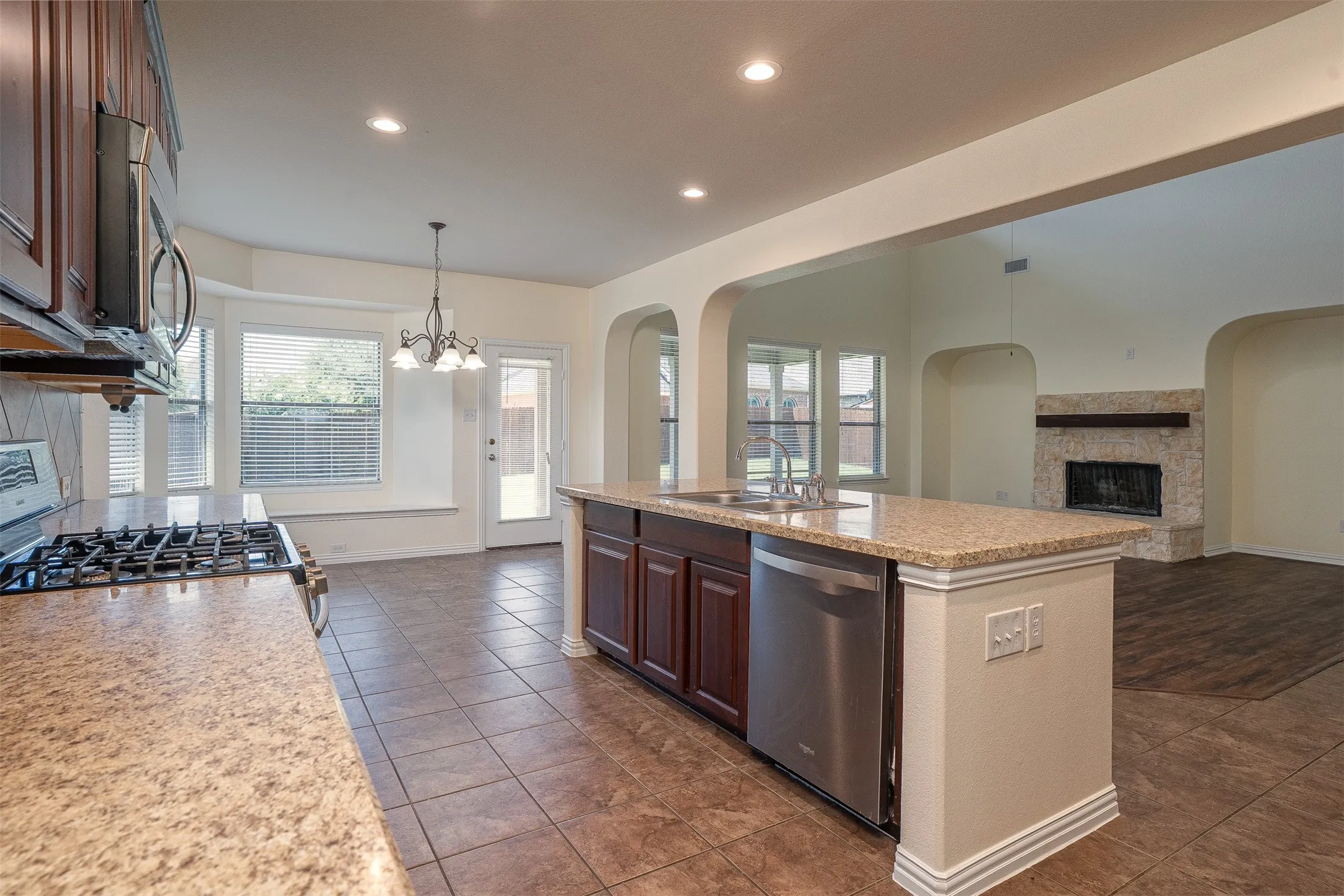 Single Family Residence For Sale in Johnson County , 1220 Berkeley Drive, Burleson, Texas 76028, 5 Bedrooms, 4 Bathrooms, 3 Garage spaces, 4,178 Sqft, built in 2007, Preowned, Price $520,000, mls#20981344, Real Estate Agent in Burleson, Homes For Sale in Johnson county, Homes For Sale in Burleson, Realtor in Burleson Texas, Real Estate Brokerage Independent Realty Texas, Luminita Cordes Realtor