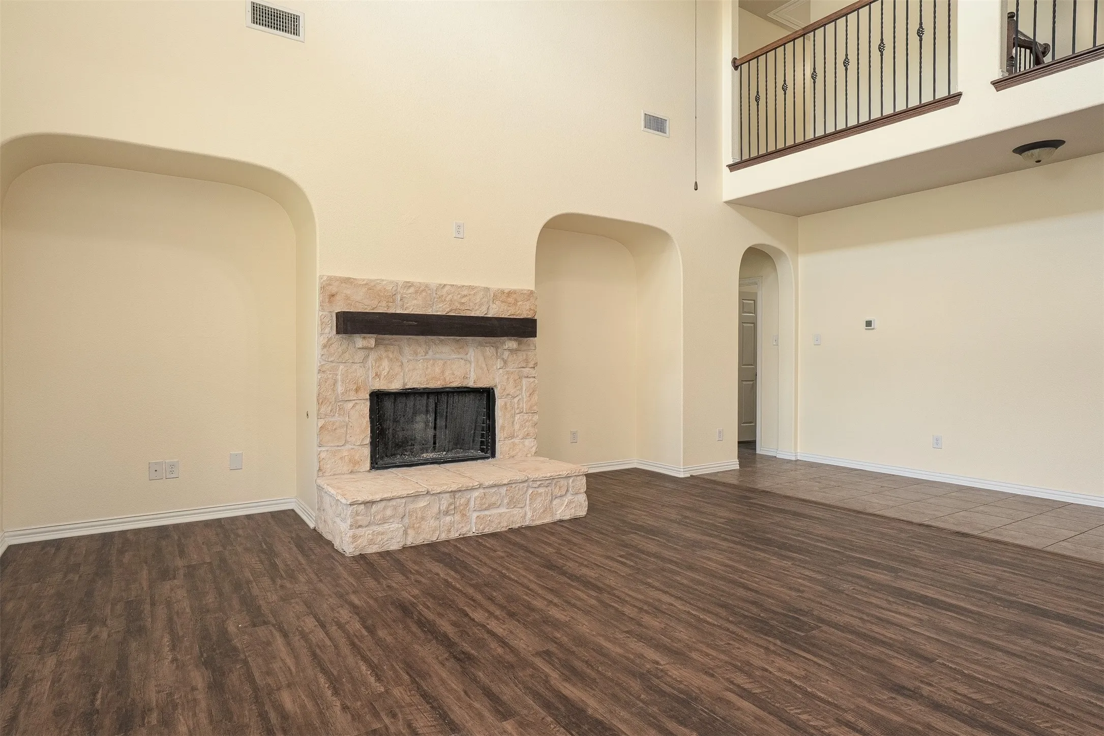 Single Family Residence For Sale in Johnson County , 1220 Berkeley Drive, Burleson, Texas 76028, 5 Bedrooms, 4 Bathrooms, 3 Garage spaces, 4,178 Sqft, built in 2007, Preowned, Price $520,000, mls#20981344, Real Estate Agent in Burleson, Homes For Sale in Johnson county, Homes For Sale in Burleson, Realtor in Burleson Texas, Real Estate Brokerage Independent Realty Texas, Luminita Cordes Realtor