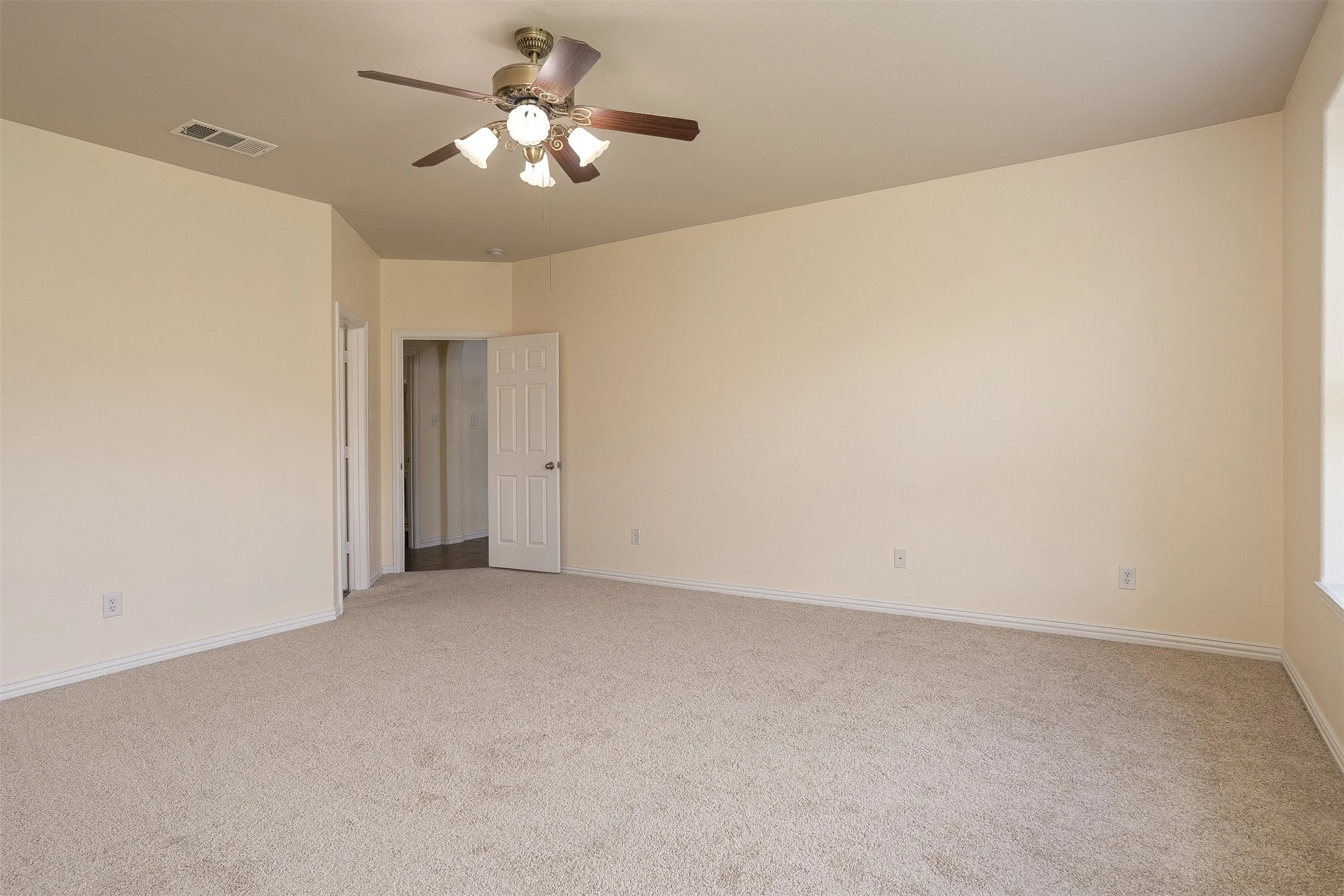 Single Family Residence For Sale in Johnson County , 1220 Berkeley Drive, Burleson, Texas 76028, 5 Bedrooms, 4 Bathrooms, 3 Garage spaces, 4,178 Sqft, built in 2007, Preowned, Price $520,000, mls#20981344, Real Estate Agent in Burleson, Homes For Sale in Johnson county, Homes For Sale in Burleson, Realtor in Burleson Texas, Real Estate Brokerage Independent Realty Texas, Luminita Cordes Realtor