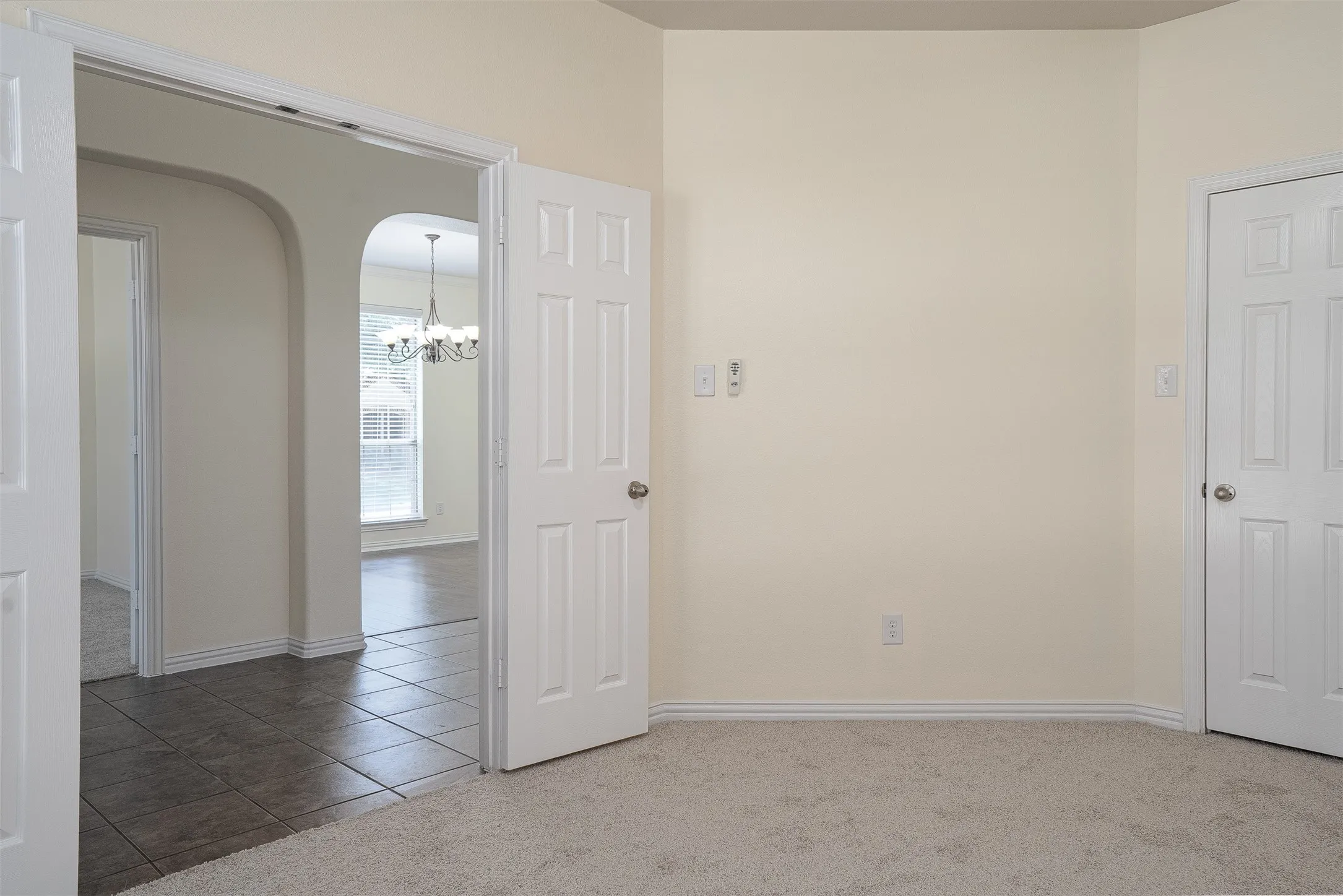 Single Family Residence For Sale in Johnson County , 1220 Berkeley Drive, Burleson, Texas 76028, 5 Bedrooms, 4 Bathrooms, 3 Garage spaces, 4,178 Sqft, built in 2007, Preowned, Price $520,000, mls#20981344, Real Estate Agent in Burleson, Homes For Sale in Johnson county, Homes For Sale in Burleson, Realtor in Burleson Texas, Real Estate Brokerage Independent Realty Texas, Luminita Cordes Realtor