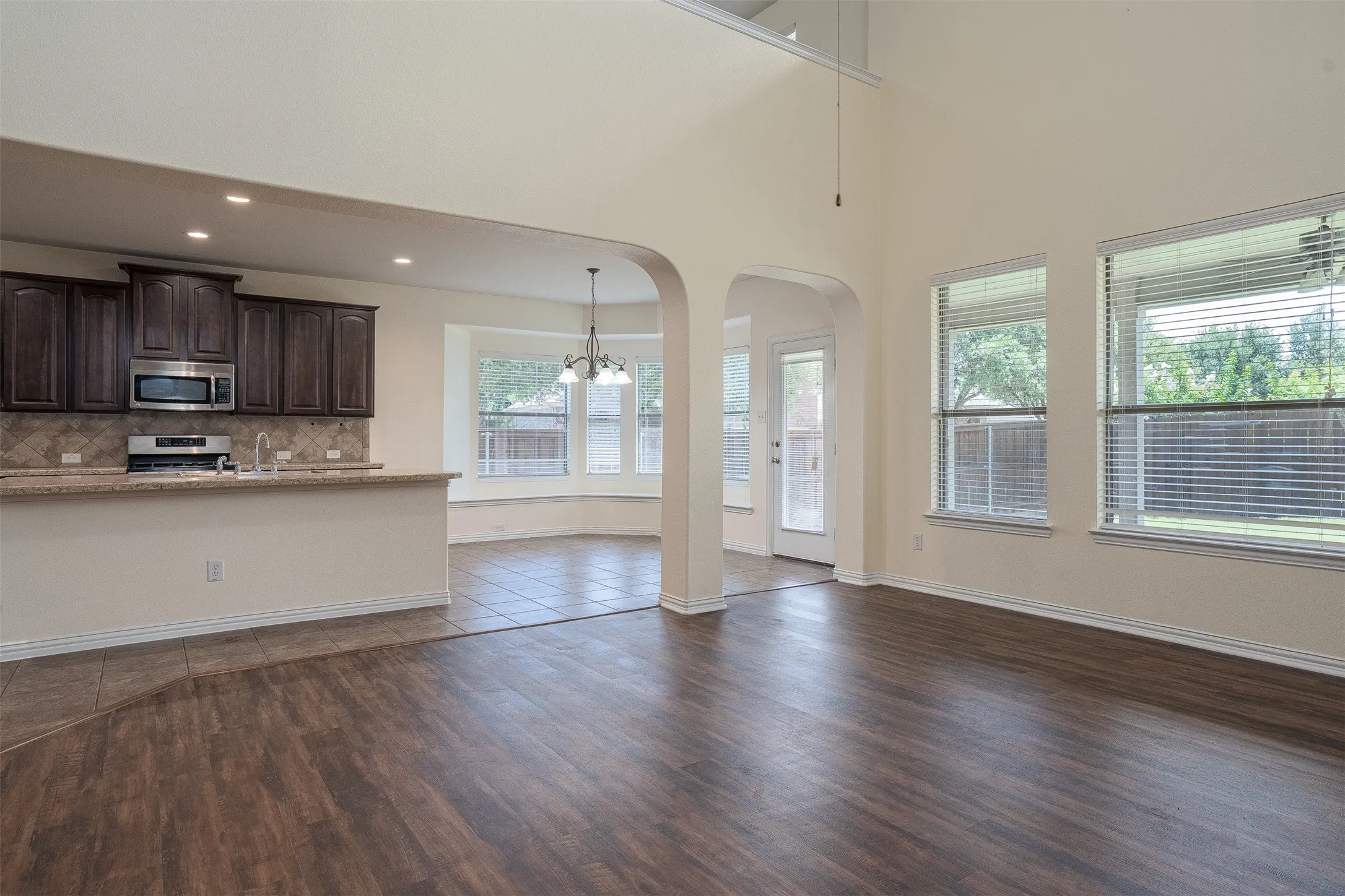 Single Family Residence For Sale in Johnson County , 1220 Berkeley Drive, Burleson, Texas 76028, 5 Bedrooms, 4 Bathrooms, 3 Garage spaces, 4,178 Sqft, built in 2007, Preowned, Price $520,000, mls#20981344, Real Estate Agent in Burleson, Homes For Sale in Johnson county, Homes For Sale in Burleson, Realtor in Burleson Texas, Real Estate Brokerage Independent Realty Texas, Luminita Cordes Realtor