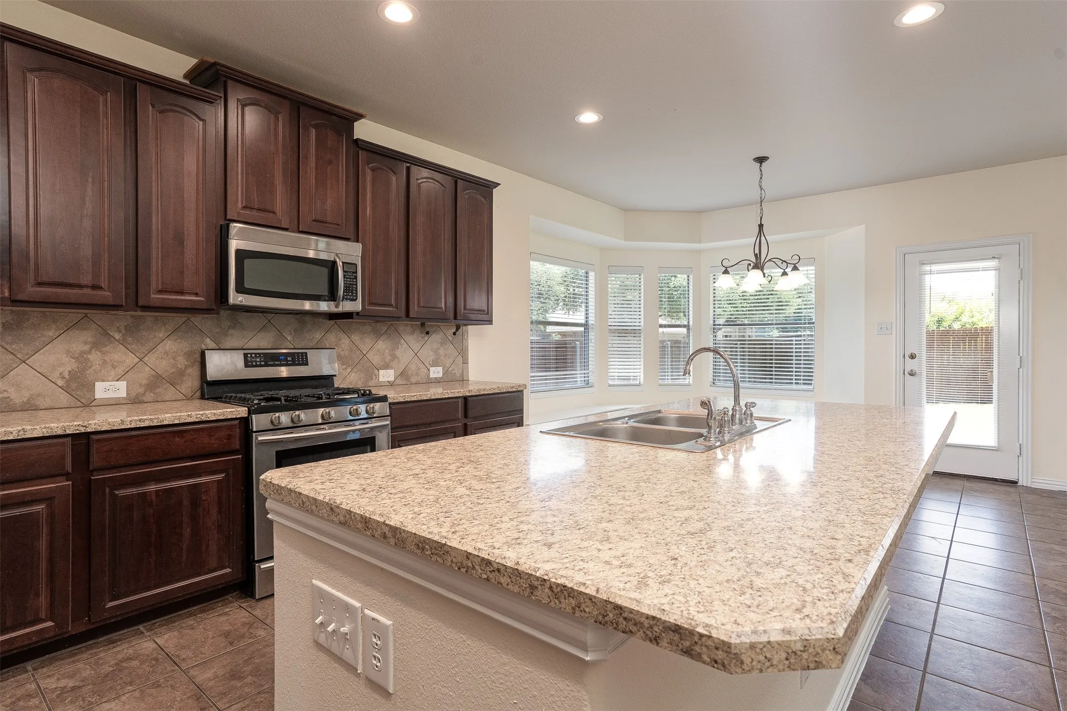Single Family Residence For Sale in Johnson County , 1220 Berkeley Drive, Burleson, Texas 76028, 5 Bedrooms, 4 Bathrooms, 3 Garage spaces, 4,178 Sqft, built in 2007, Preowned, Price $520,000, mls#20981344, Real Estate Agent in Burleson, Homes For Sale in Johnson county, Homes For Sale in Burleson, Realtor in Burleson Texas, Real Estate Brokerage Independent Realty Texas, Luminita Cordes Realtor