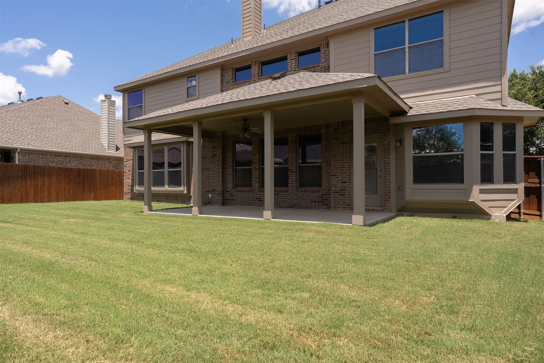 Single Family Residence For Sale in Johnson County , 1220 Berkeley Drive, Burleson, Texas 76028, 5 Bedrooms, 4 Bathrooms, 3 Garage spaces, 4,178 Sqft, built in 2007, Preowned, Price $520,000, mls#20981344, Real Estate Agent in Burleson, Homes For Sale in Johnson county, Homes For Sale in Burleson, Realtor in Burleson Texas, Real Estate Brokerage Independent Realty Texas, Luminita Cordes Realtor