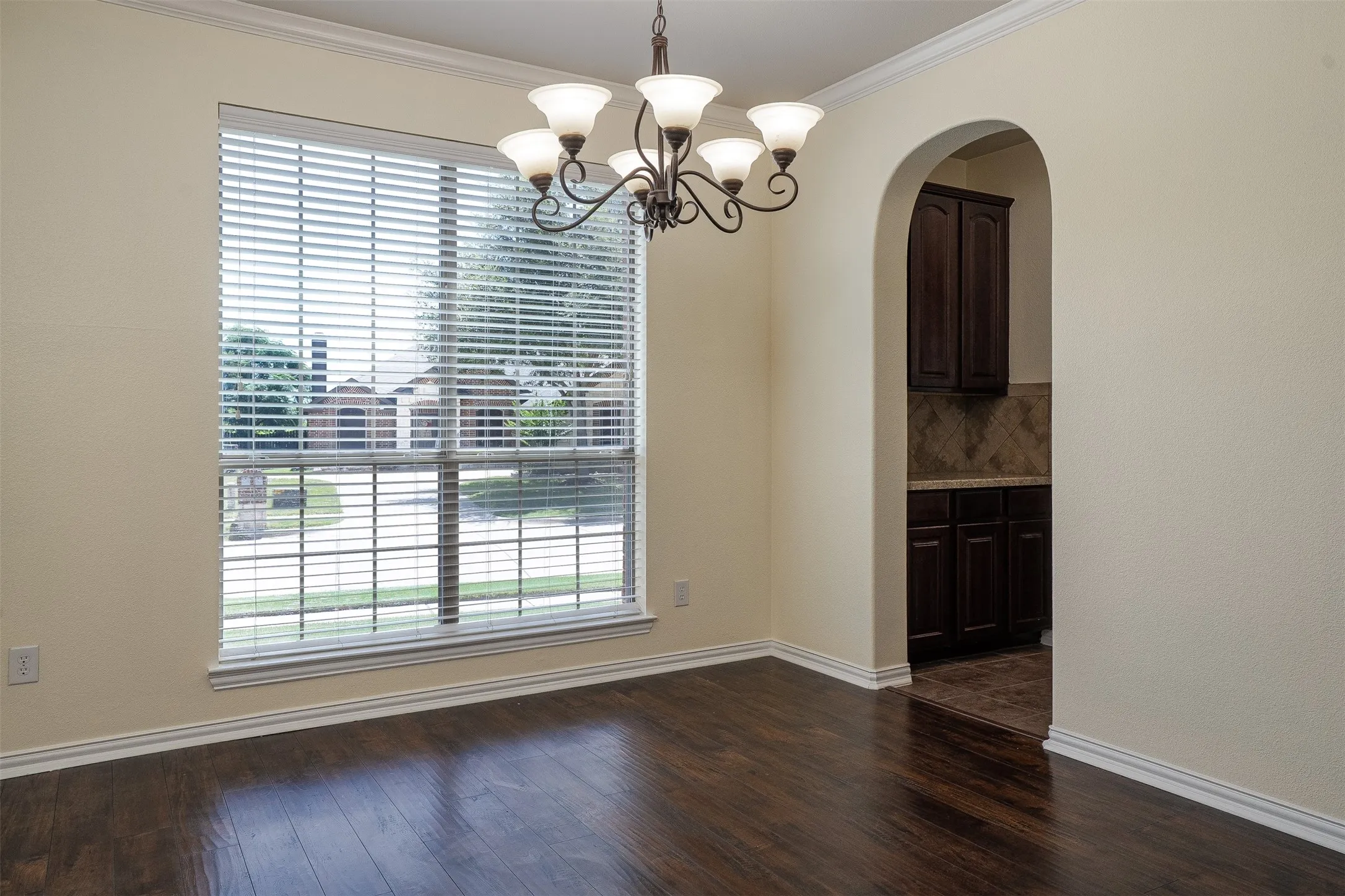 Single Family Residence For Sale in Johnson County , 1220 Berkeley Drive, Burleson, Texas 76028, 5 Bedrooms, 4 Bathrooms, 3 Garage spaces, 4,178 Sqft, built in 2007, Preowned, Price $520,000, mls#20981344, Real Estate Agent in Burleson, Homes For Sale in Johnson county, Homes For Sale in Burleson, Realtor in Burleson Texas, Real Estate Brokerage Independent Realty Texas, Luminita Cordes Realtor