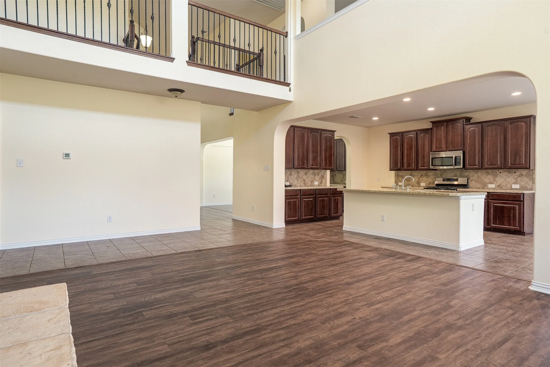 Single Family Residence For Sale in Johnson County , 1220 Berkeley Drive, Burleson, Texas 76028, 5 Bedrooms, 4 Bathrooms, 3 Garage spaces, 4,178 Sqft, built in 2007, Preowned, Price $520,000, mls#20981344, Real Estate Agent in Burleson, Homes For Sale in Johnson county, Homes For Sale in Burleson, Realtor in Burleson Texas, Real Estate Brokerage Independent Realty Texas, Luminita Cordes Realtor