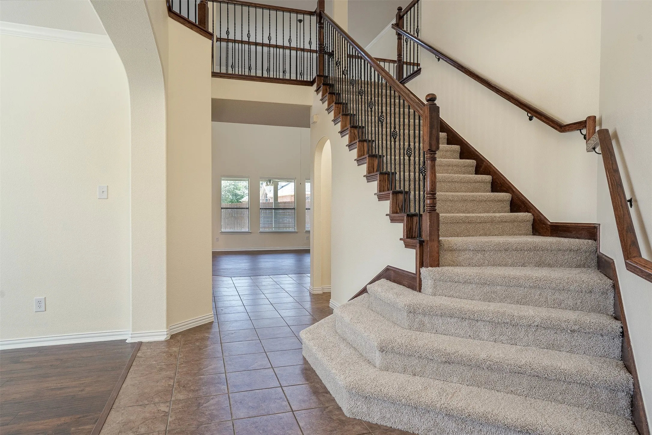 Single Family Residence For Sale in Johnson County , 1220 Berkeley Drive, Burleson, Texas 76028, 5 Bedrooms, 4 Bathrooms, 3 Garage spaces, 4,178 Sqft, built in 2007, Preowned, Price $520,000, mls#20981344, Real Estate Agent in Burleson, Homes For Sale in Johnson county, Homes For Sale in Burleson, Realtor in Burleson Texas, Real Estate Brokerage Independent Realty Texas, Luminita Cordes Realtor