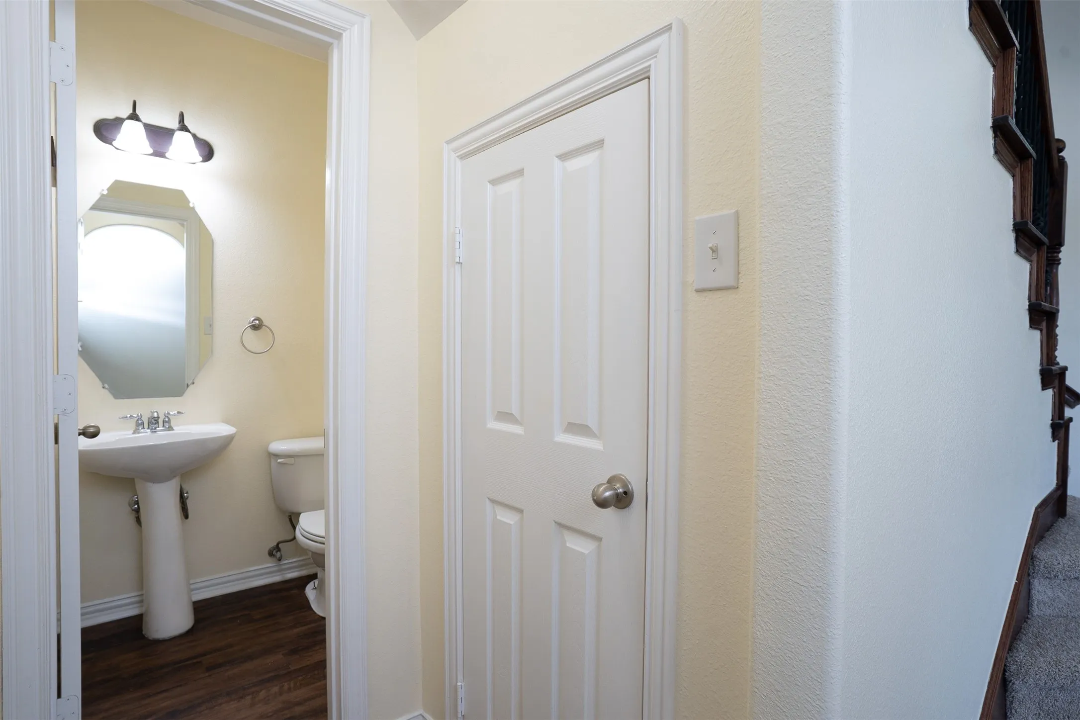 Single Family Residence For Sale in Johnson County , 1220 Berkeley Drive, Burleson, Texas 76028, 5 Bedrooms, 4 Bathrooms, 3 Garage spaces, 4,178 Sqft, built in 2007, Preowned, Price $520,000, mls#20981344, Real Estate Agent in Burleson, Homes For Sale in Johnson county, Homes For Sale in Burleson, Realtor in Burleson Texas, Real Estate Brokerage Independent Realty Texas, Luminita Cordes Realtor