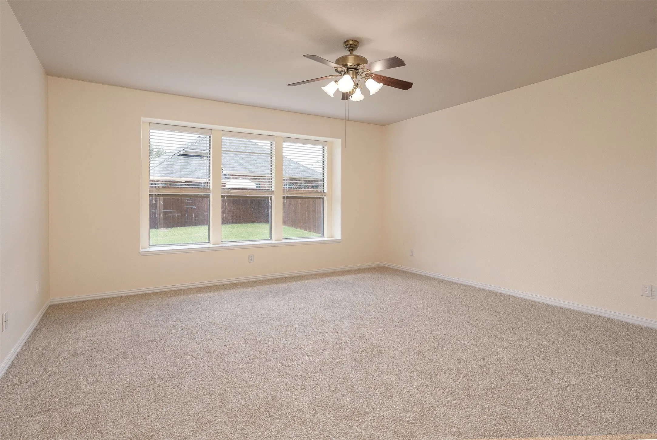 Single Family Residence For Sale in Johnson County , 1220 Berkeley Drive, Burleson, Texas 76028, 5 Bedrooms, 4 Bathrooms, 3 Garage spaces, 4,178 Sqft, built in 2007, Preowned, Price $520,000, mls#20981344, Real Estate Agent in Burleson, Homes For Sale in Johnson county, Homes For Sale in Burleson, Realtor in Burleson Texas, Real Estate Brokerage Independent Realty Texas, Luminita Cordes Realtor