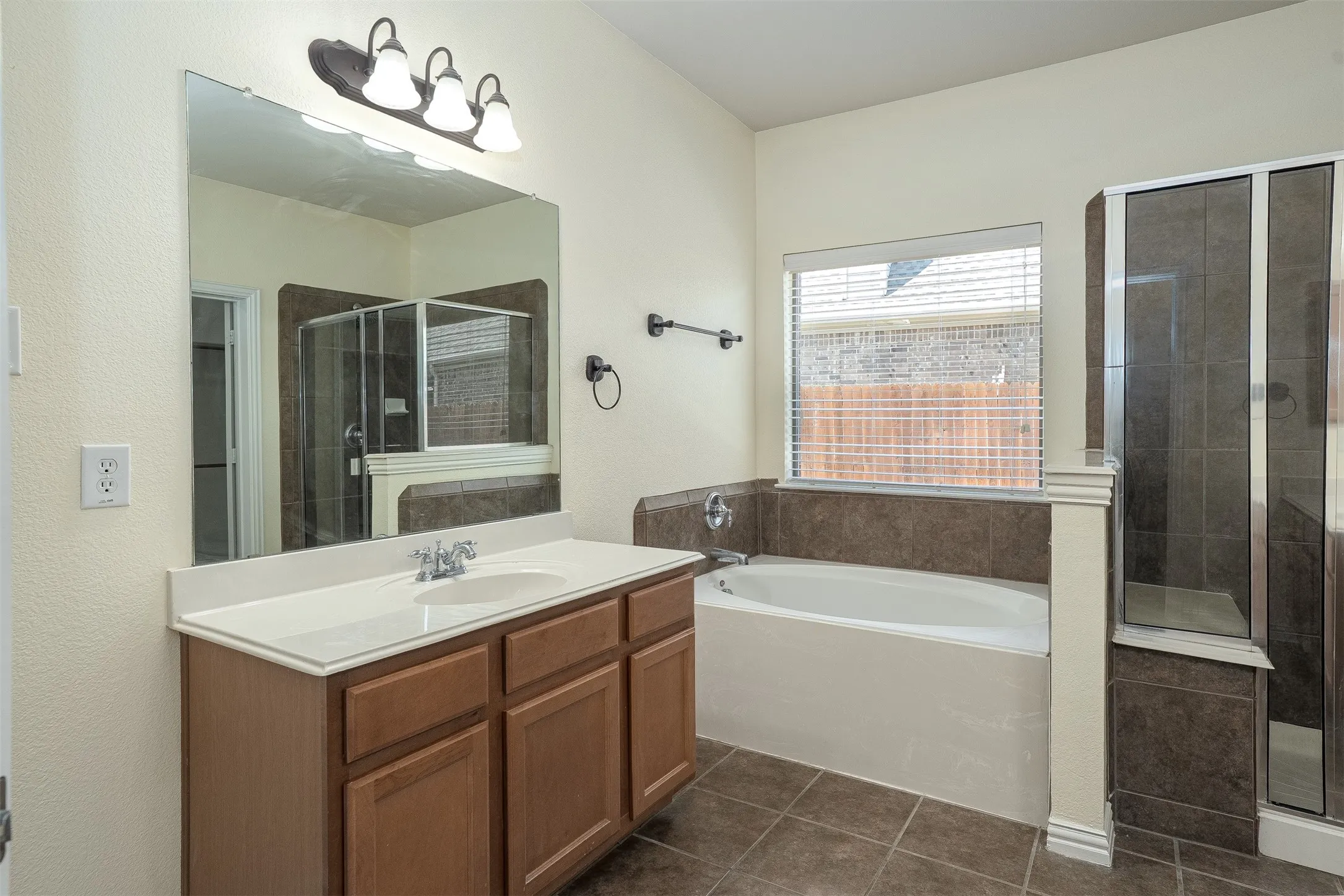 Single Family Residence For Sale in Johnson County , 1220 Berkeley Drive, Burleson, Texas 76028, 5 Bedrooms, 4 Bathrooms, 3 Garage spaces, 4,178 Sqft, built in 2007, Preowned, Price $520,000, mls#20981344, Real Estate Agent in Burleson, Homes For Sale in Johnson county, Homes For Sale in Burleson, Realtor in Burleson Texas, Real Estate Brokerage Independent Realty Texas, Luminita Cordes Realtor