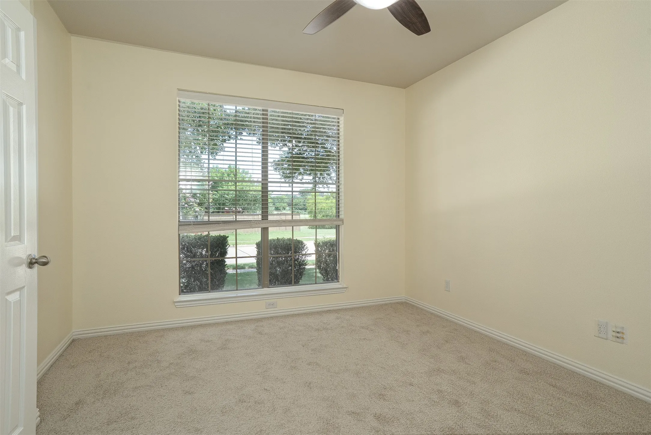 Single Family Residence For Sale in Johnson County , 1220 Berkeley Drive, Burleson, Texas 76028, 5 Bedrooms, 4 Bathrooms, 3 Garage spaces, 4,178 Sqft, built in 2007, Preowned, Price $520,000, mls#20981344, Real Estate Agent in Burleson, Homes For Sale in Johnson county, Homes For Sale in Burleson, Realtor in Burleson Texas, Real Estate Brokerage Independent Realty Texas, Luminita Cordes Realtor
