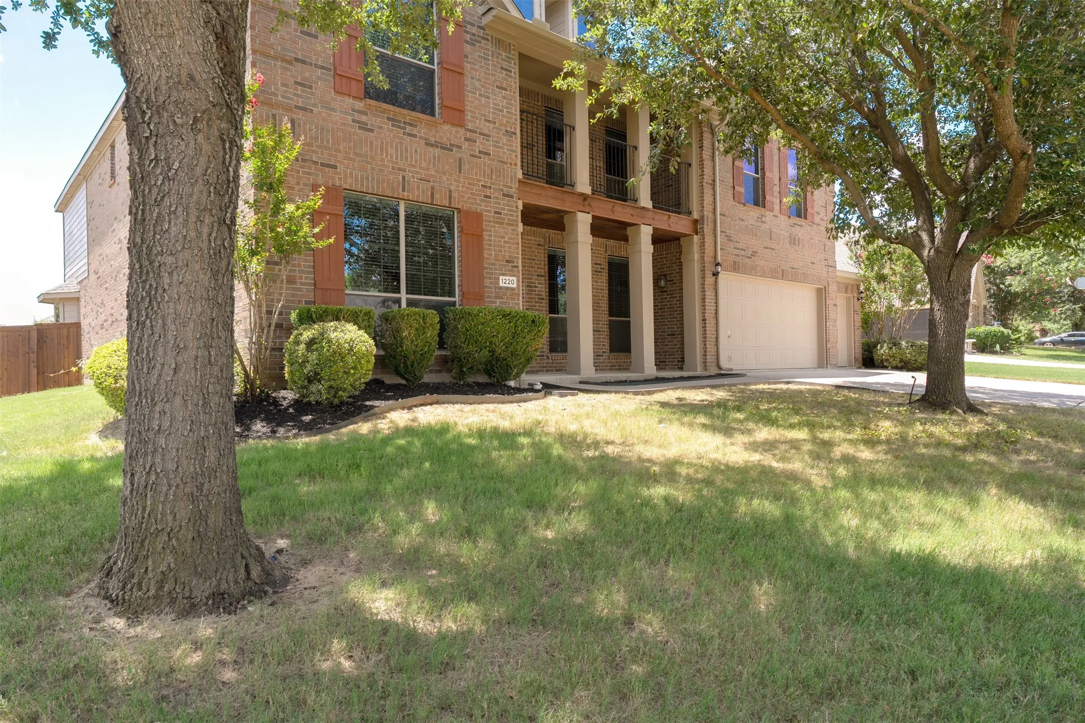 Single Family Residence For Sale in Johnson County , 1220 Berkeley Drive, Burleson, Texas 76028, 5 Bedrooms, 4 Bathrooms, 3 Garage spaces, 4,178 Sqft, built in 2007, Preowned, Price $520,000, mls#20981344, Real Estate Agent in Burleson, Homes For Sale in Johnson county, Homes For Sale in Burleson, Realtor in Burleson Texas, Real Estate Brokerage Independent Realty Texas, Luminita Cordes Realtor