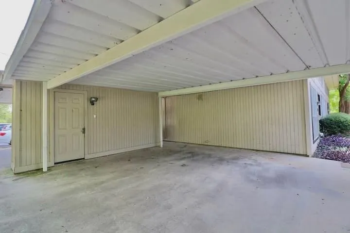 Duplex For Rent in Tarrant County , 2708 Mc Cart Avenue 2710, Fort Worth, Texas 76110, 2 Bedroom, 2 Bathroom, Garage spaces, 1,045 Sqft, built in 1976, Preowned, mls#20981422, Real Estate Agent in Fort Worth, Homes For Rent in Tarrant county, Homes For Rent in Fort Worth, Realtor in Fort Worth Texas, Real Estate Brokerage Independent Realty Texas, Luminita Cordes Realtor