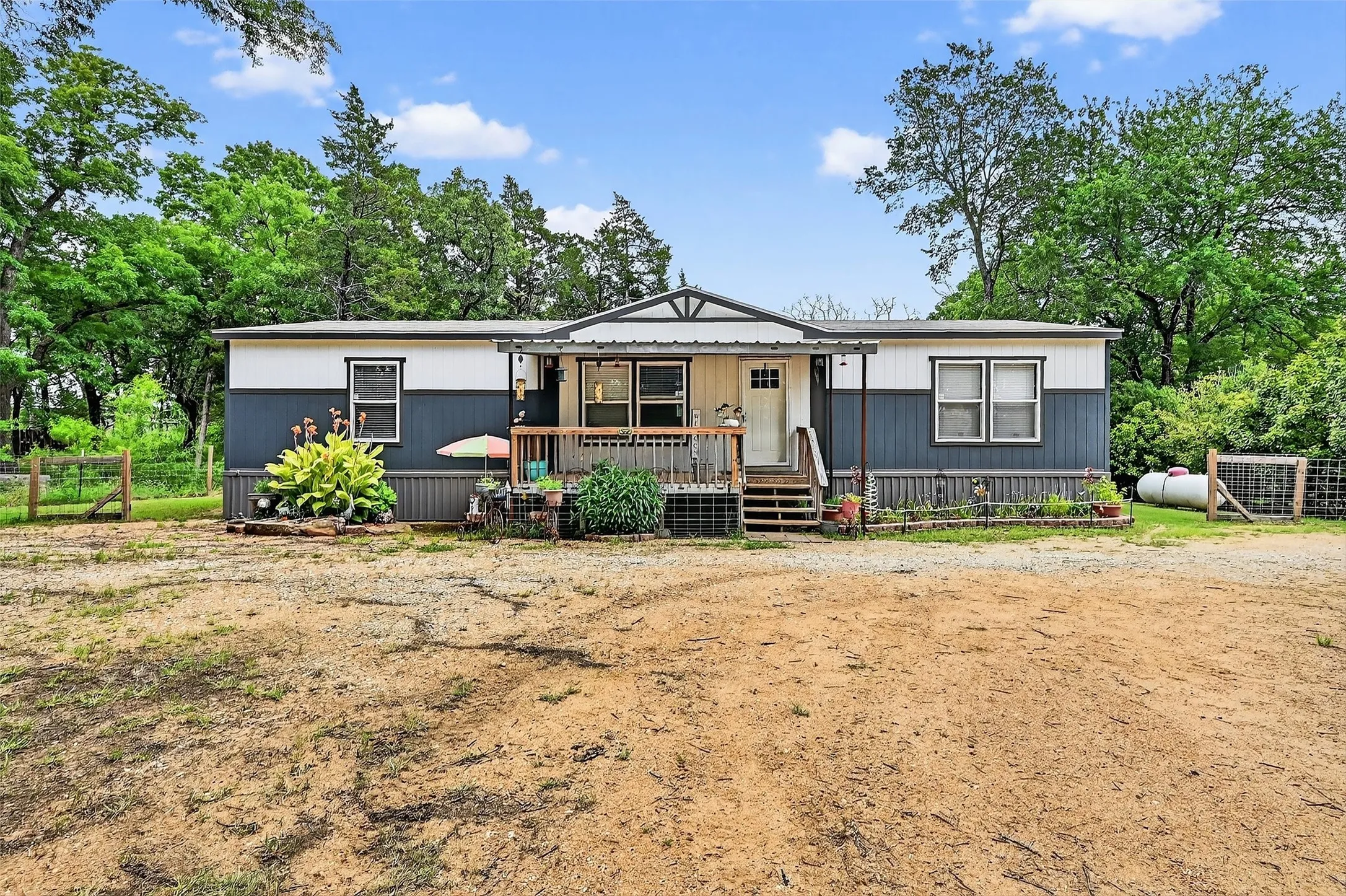Manufactured Home For Sale in Grayson County , 2869 Ranch Road, Whitesboro, Texas 76273, 3 Bedroom, 2 Bathroom, Garage spaces, 1,512 Sqft, built in 2021, mls#20980918, Real Estate Agent in Whitesboro, Homes For Sale in Grayson county, Homes For Sale in Whitesboro, Realtor in Whitesboro Texas, Real Estate Brokerage Independent Realty Texas, Luminita Cordes Realtor