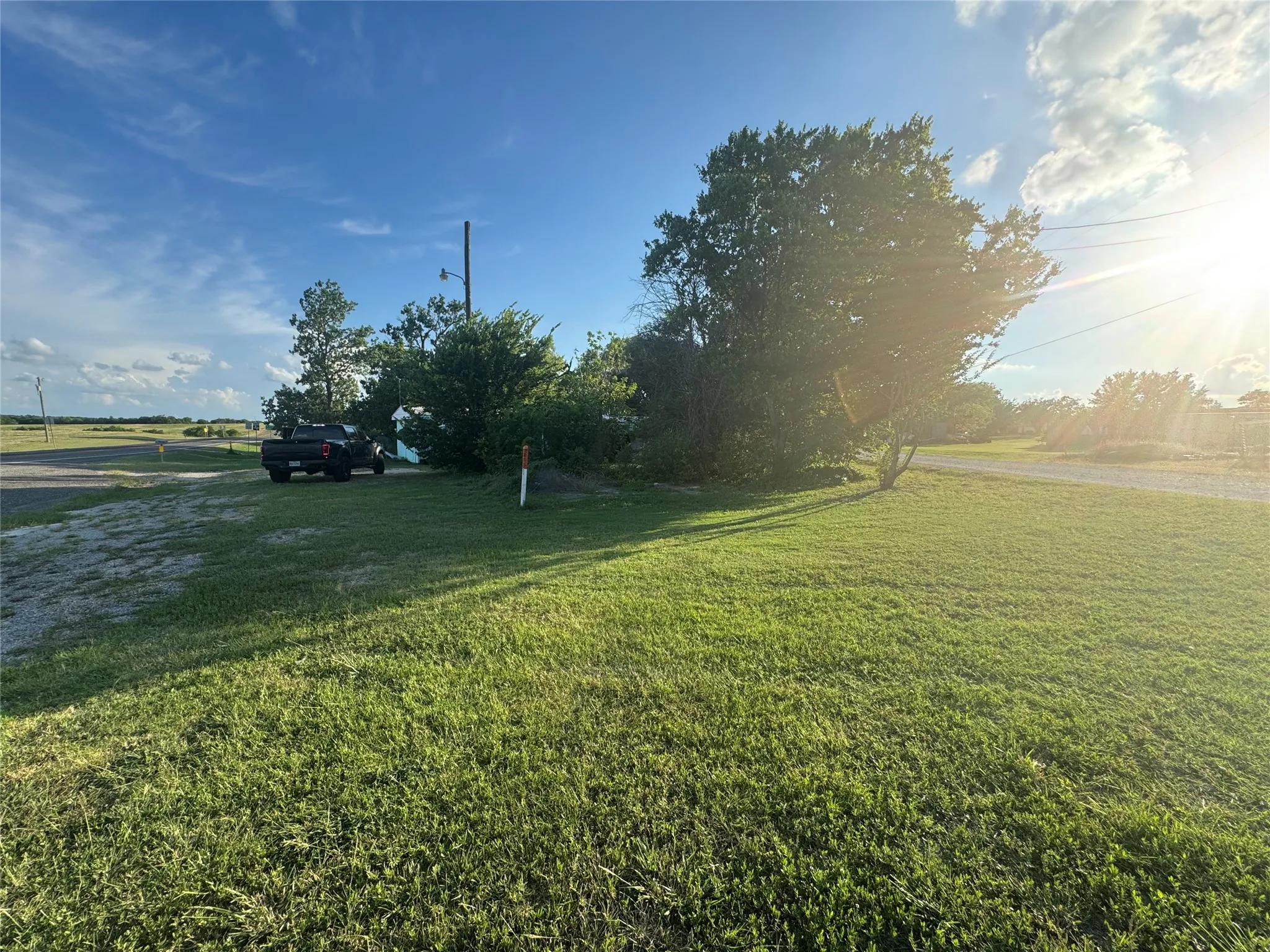 View of grassy yard