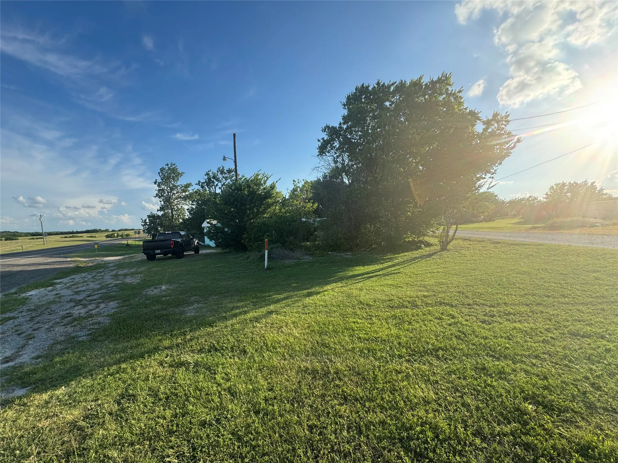 View of grassy yard