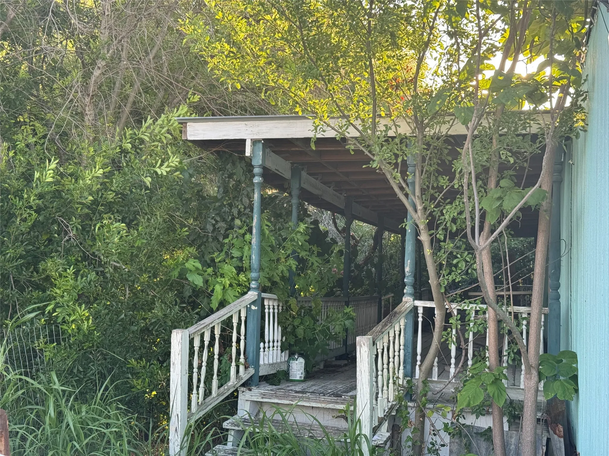 Mobile Home For Sale in Hill County , 315 S Kennedy Street, Penelope, Texas 76676, 3 Bedrooms, 2 Bathrooms, Garage spaces, 980 Sqft, built in 1985, Price $49,900, mls#20981915, Real Estate Agent in Penelope, Homes For Sale in Hill county, Homes For Sale in Penelope, Realtor in Penelope Texas, Real Estate Brokerage Independent Realty Texas, Luminita Cordes Realtor