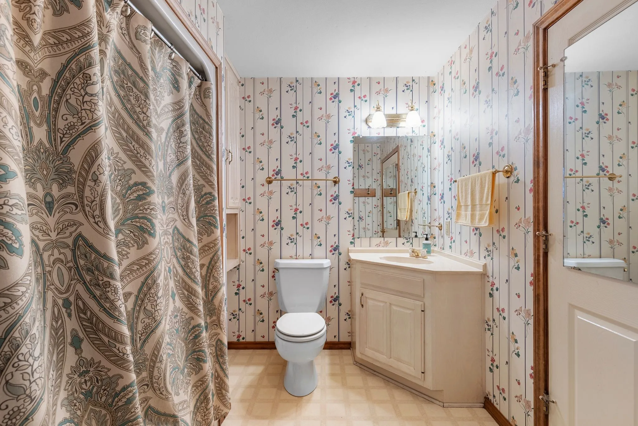 Single Family Residence For Sale in Rains County , 476 Private Road 7326, Emory, Texas 75440, 2 Bedroom, 2 Bathroom, 2 Garage spaces, 1,935 Sqft, built in 1993, Preowned, mls#20943568, Real Estate Agent in Emory, Homes For Sale in Rains county, Homes For Sale in Emory, Realtor in Emory Texas, Real Estate Brokerage Independent Realty Texas, Luminita Cordes Realtor