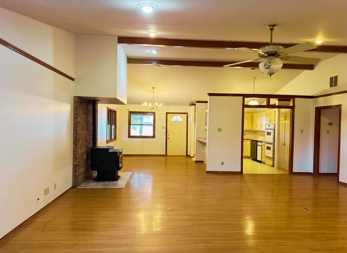 Single Family Residence For Sale in Rains County , 476 Private Road 7326, Emory, Texas 75440, 2 Bedroom, 2 Bathroom, 2 Garage spaces, 1,935 Sqft, built in 1993, Preowned, mls#20943568, Real Estate Agent in Emory, Homes For Sale in Rains county, Homes For Sale in Emory, Realtor in Emory Texas, Real Estate Brokerage Independent Realty Texas, Luminita Cordes Realtor
