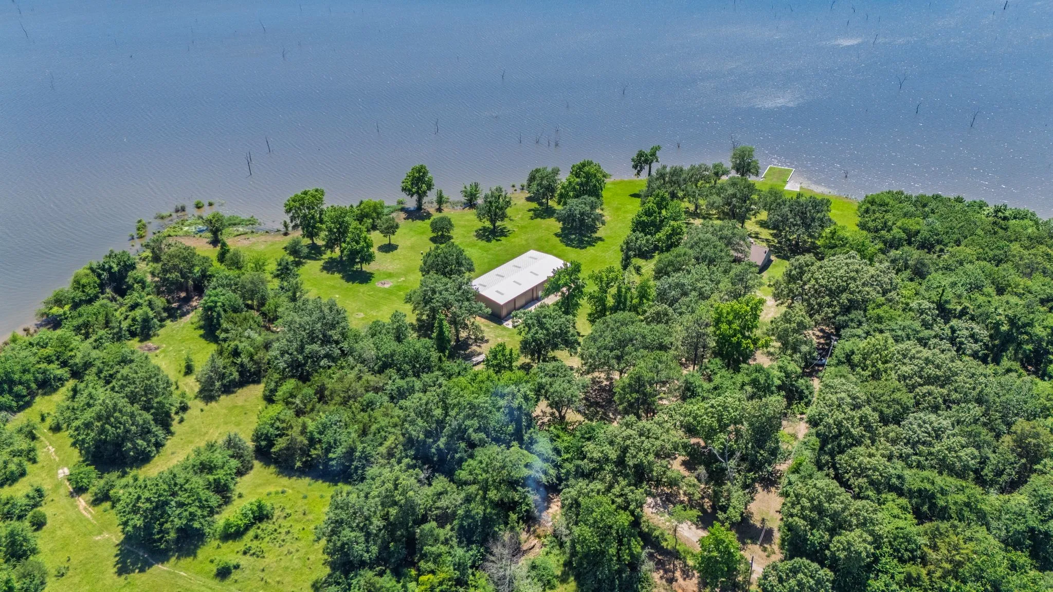 Single Family Residence For Sale in Rains County , 476 Private Road 7326, Emory, Texas 75440, 2 Bedroom, 2 Bathroom, 2 Garage spaces, 1,935 Sqft, built in 1993, Preowned, mls#20943568, Real Estate Agent in Emory, Homes For Sale in Rains county, Homes For Sale in Emory, Realtor in Emory Texas, Real Estate Brokerage Independent Realty Texas, Luminita Cordes Realtor