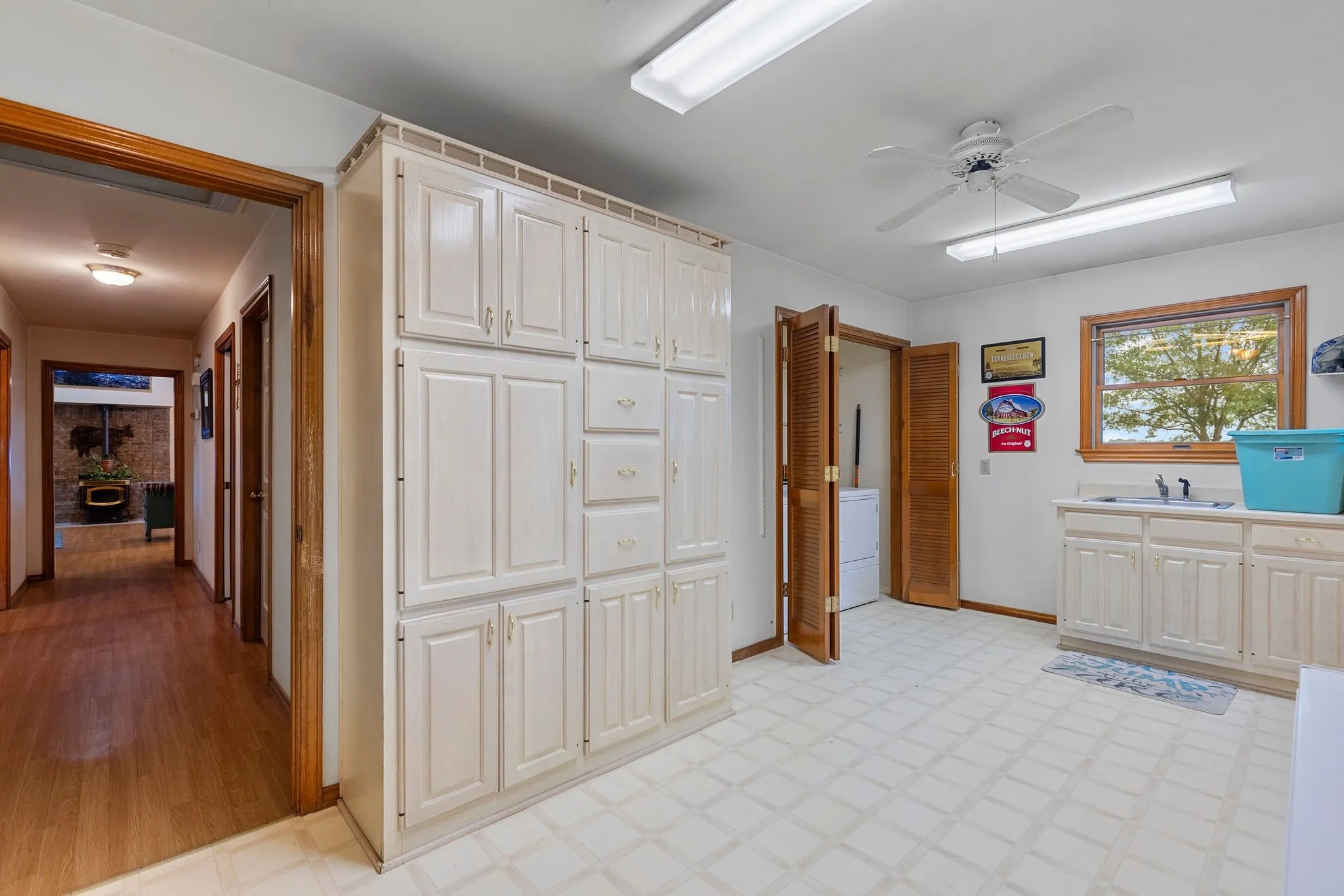 Single Family Residence For Sale in Rains County , 476 Private Road 7326, Emory, Texas 75440, 2 Bedroom, 2 Bathroom, 2 Garage spaces, 1,935 Sqft, built in 1993, Preowned, mls#20943568, Real Estate Agent in Emory, Homes For Sale in Rains county, Homes For Sale in Emory, Realtor in Emory Texas, Real Estate Brokerage Independent Realty Texas, Luminita Cordes Realtor