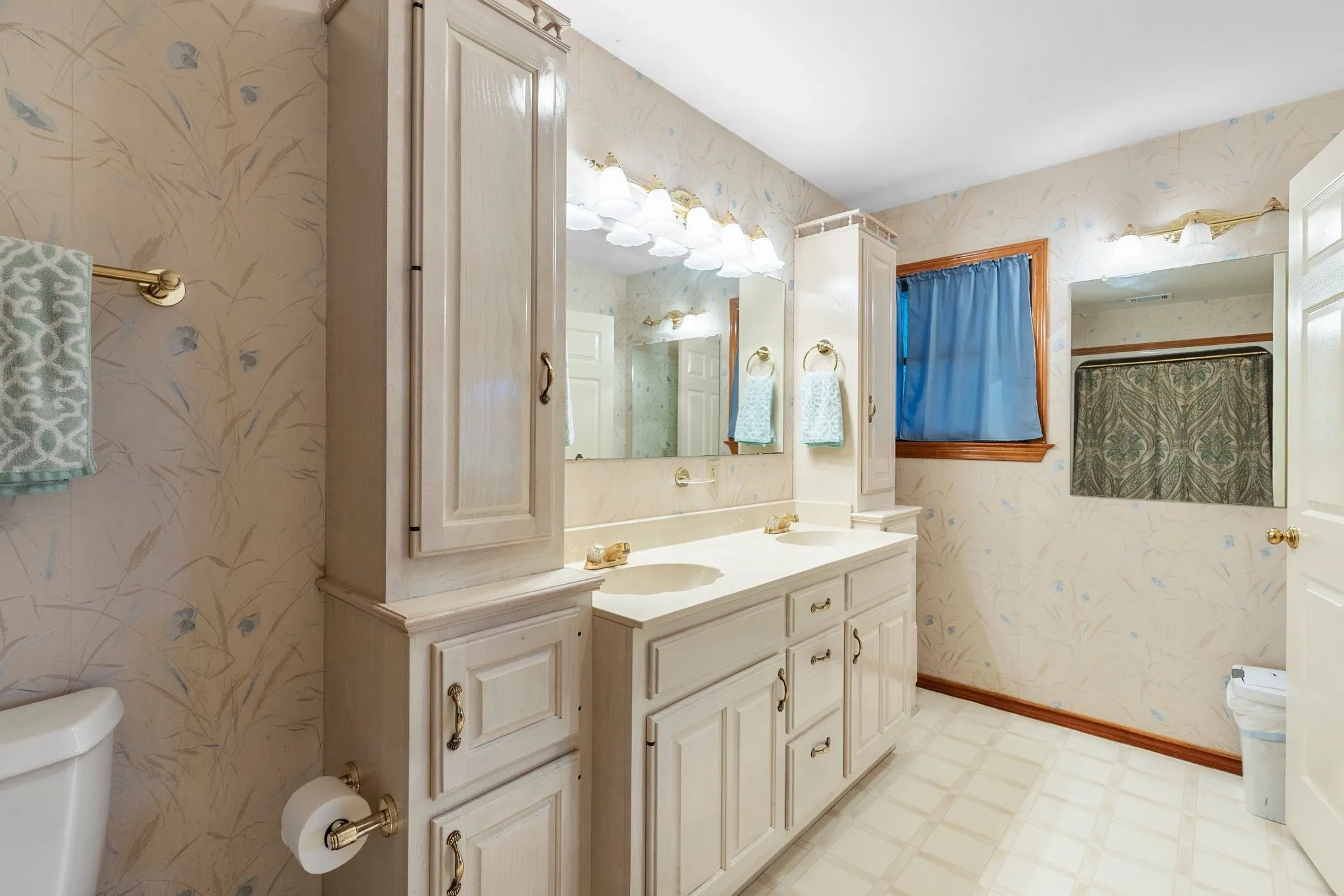 Single Family Residence For Sale in Rains County , 476 Private Road 7326, Emory, Texas 75440, 2 Bedroom, 2 Bathroom, 2 Garage spaces, 1,935 Sqft, built in 1993, Preowned, mls#20943568, Real Estate Agent in Emory, Homes For Sale in Rains county, Homes For Sale in Emory, Realtor in Emory Texas, Real Estate Brokerage Independent Realty Texas, Luminita Cordes Realtor