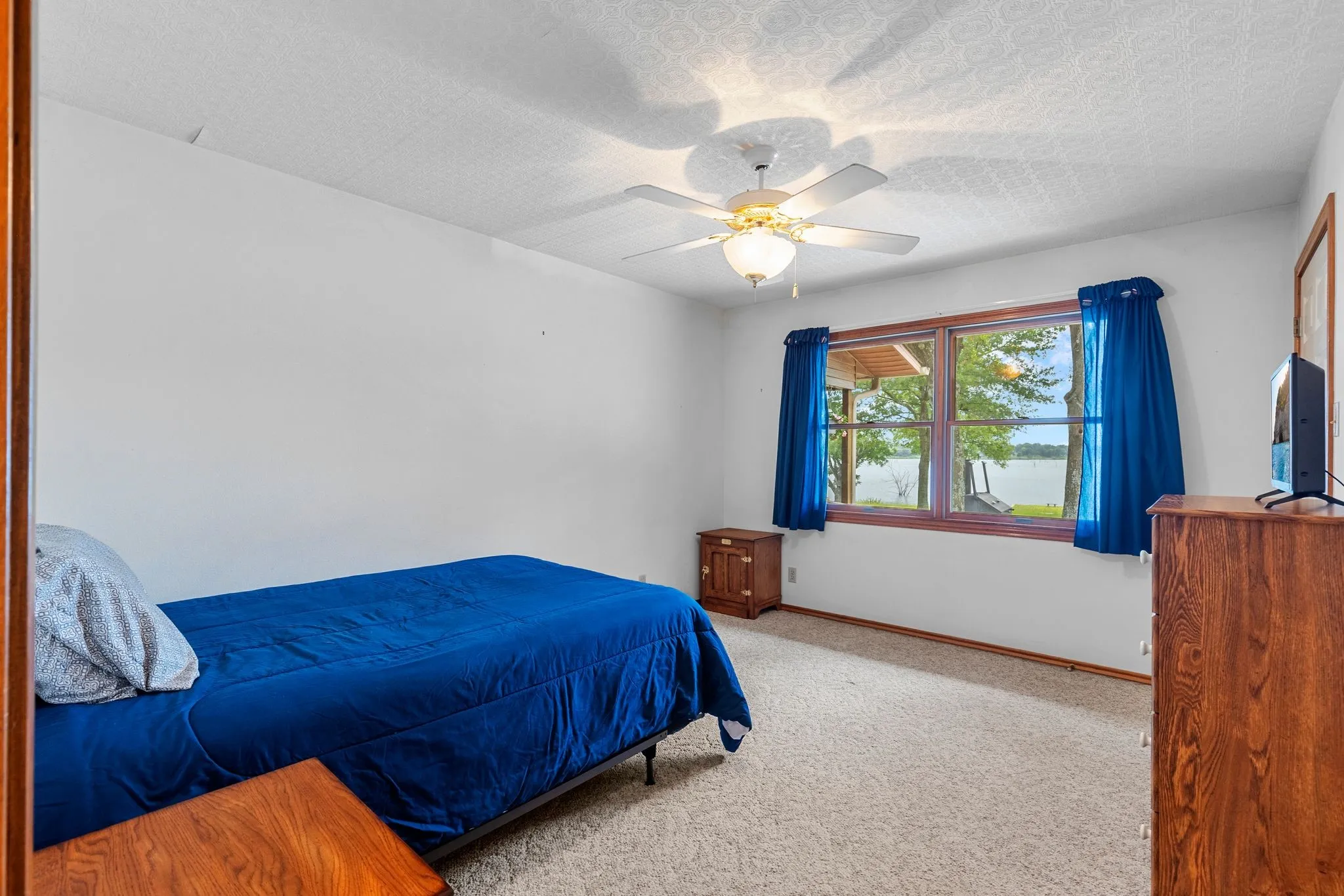 Single Family Residence For Sale in Rains County , 476 Private Road 7326, Emory, Texas 75440, 2 Bedroom, 2 Bathroom, 2 Garage spaces, 1,935 Sqft, built in 1993, Preowned, mls#20943568, Real Estate Agent in Emory, Homes For Sale in Rains county, Homes For Sale in Emory, Realtor in Emory Texas, Real Estate Brokerage Independent Realty Texas, Luminita Cordes Realtor