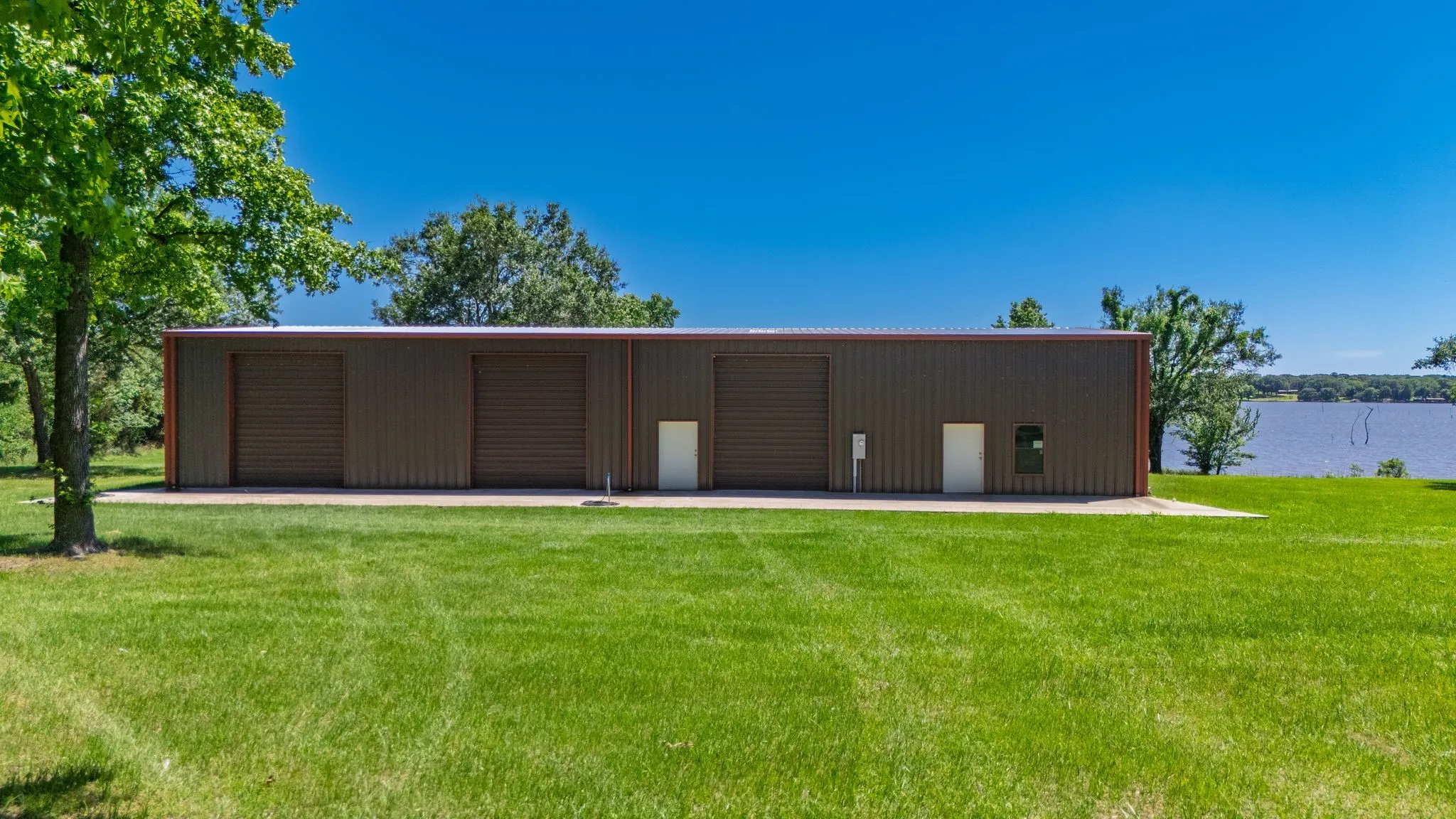 Single Family Residence For Sale in Rains County , 476 Private Road 7326, Emory, Texas 75440, 2 Bedroom, 2 Bathroom, 2 Garage spaces, 1,935 Sqft, built in 1993, Preowned, mls#20943568, Real Estate Agent in Emory, Homes For Sale in Rains county, Homes For Sale in Emory, Realtor in Emory Texas, Real Estate Brokerage Independent Realty Texas, Luminita Cordes Realtor