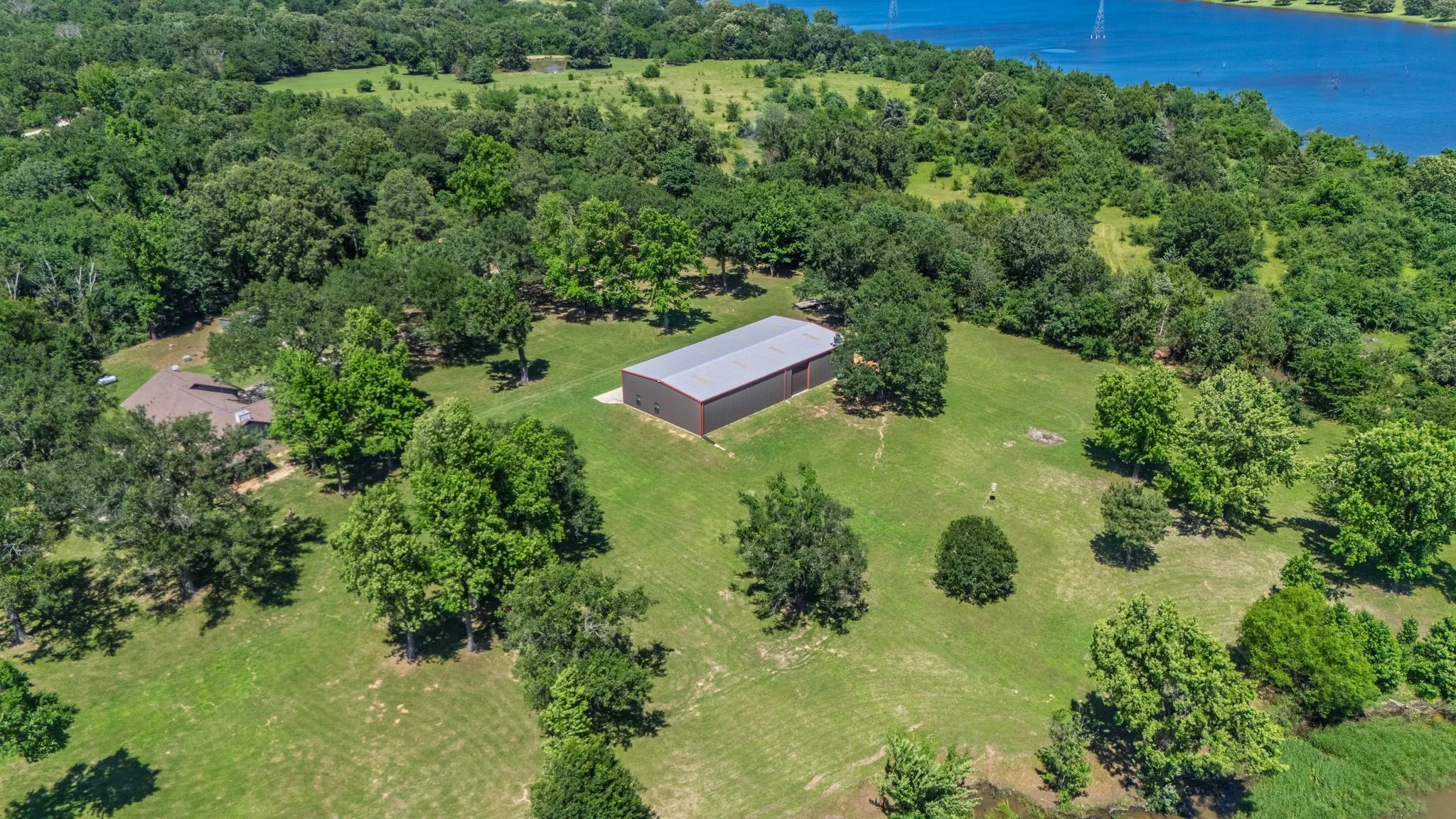 Single Family Residence For Sale in Rains County , 476 Private Road 7326, Emory, Texas 75440, 2 Bedroom, 2 Bathroom, 2 Garage spaces, 1,935 Sqft, built in 1993, Preowned, mls#20943568, Real Estate Agent in Emory, Homes For Sale in Rains county, Homes For Sale in Emory, Realtor in Emory Texas, Real Estate Brokerage Independent Realty Texas, Luminita Cordes Realtor