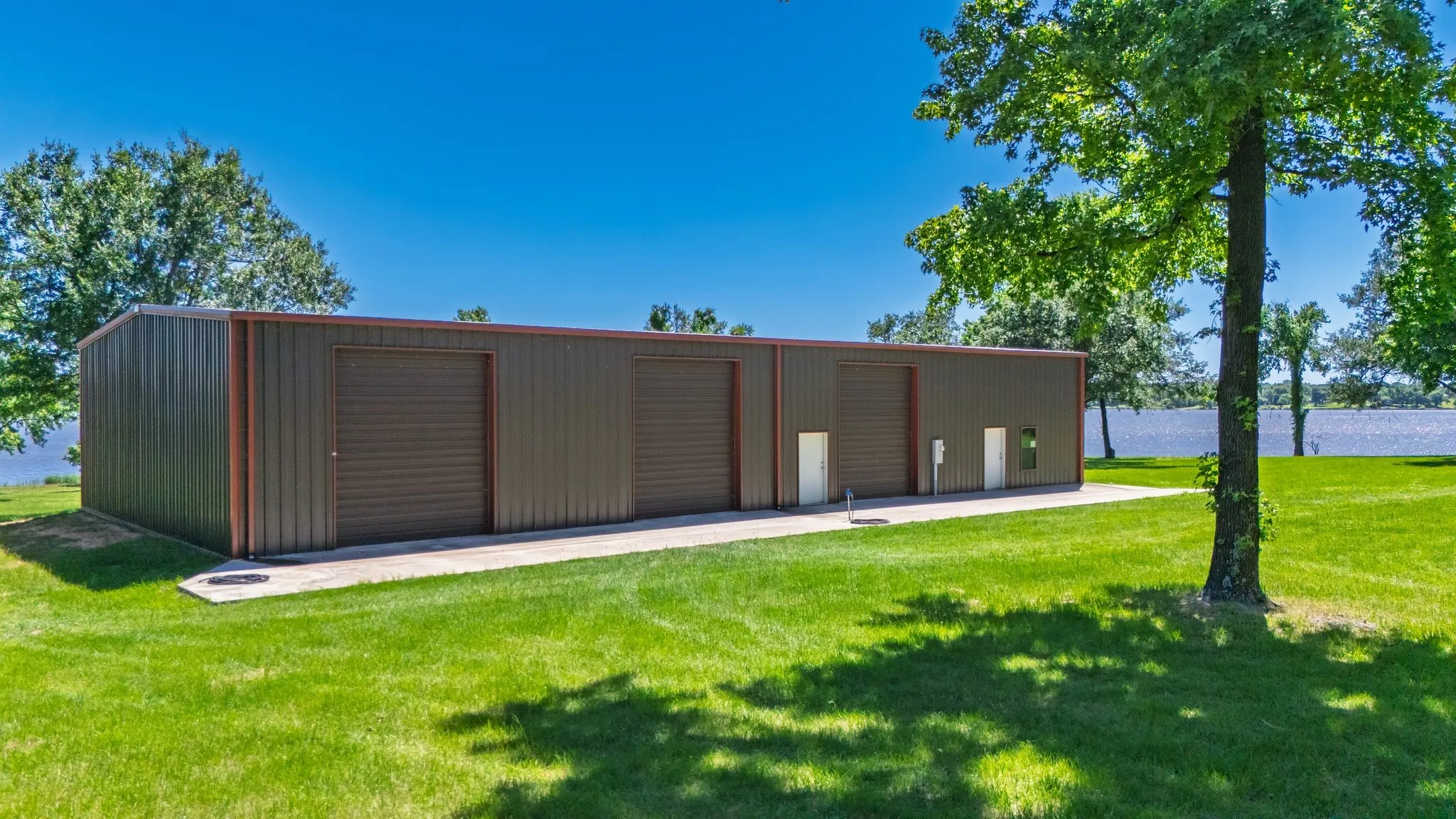 Single Family Residence For Sale in Rains County , 476 Private Road 7326, Emory, Texas 75440, 2 Bedroom, 2 Bathroom, 2 Garage spaces, 1,935 Sqft, built in 1993, Preowned, mls#20943568, Real Estate Agent in Emory, Homes For Sale in Rains county, Homes For Sale in Emory, Realtor in Emory Texas, Real Estate Brokerage Independent Realty Texas, Luminita Cordes Realtor
