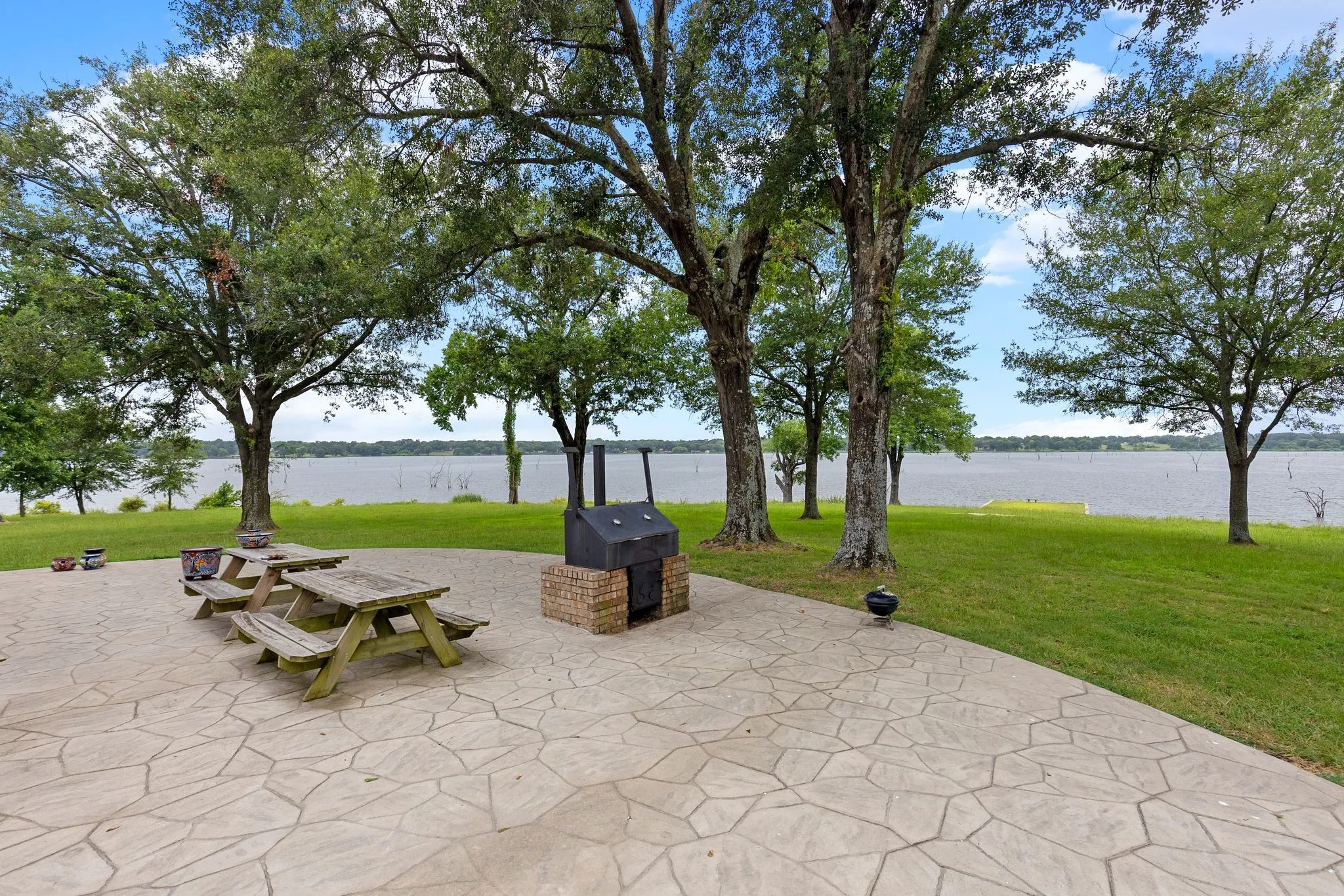Single Family Residence For Sale in Rains County , 476 Private Road 7326, Emory, Texas 75440, 2 Bedroom, 2 Bathroom, 2 Garage spaces, 1,935 Sqft, built in 1993, Preowned, mls#20943568, Real Estate Agent in Emory, Homes For Sale in Rains county, Homes For Sale in Emory, Realtor in Emory Texas, Real Estate Brokerage Independent Realty Texas, Luminita Cordes Realtor
