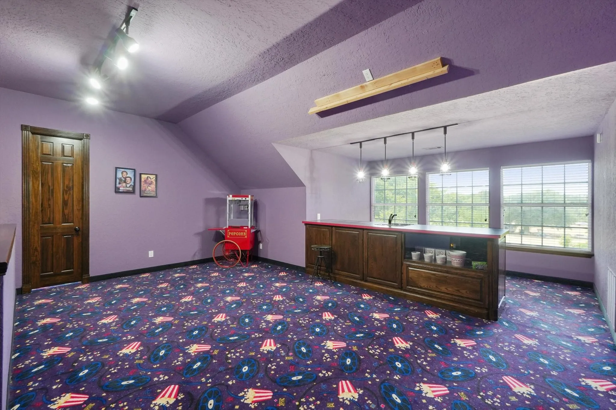 Bonus room featuring a textured ceiling, carpet floors, and vaulted ceiling