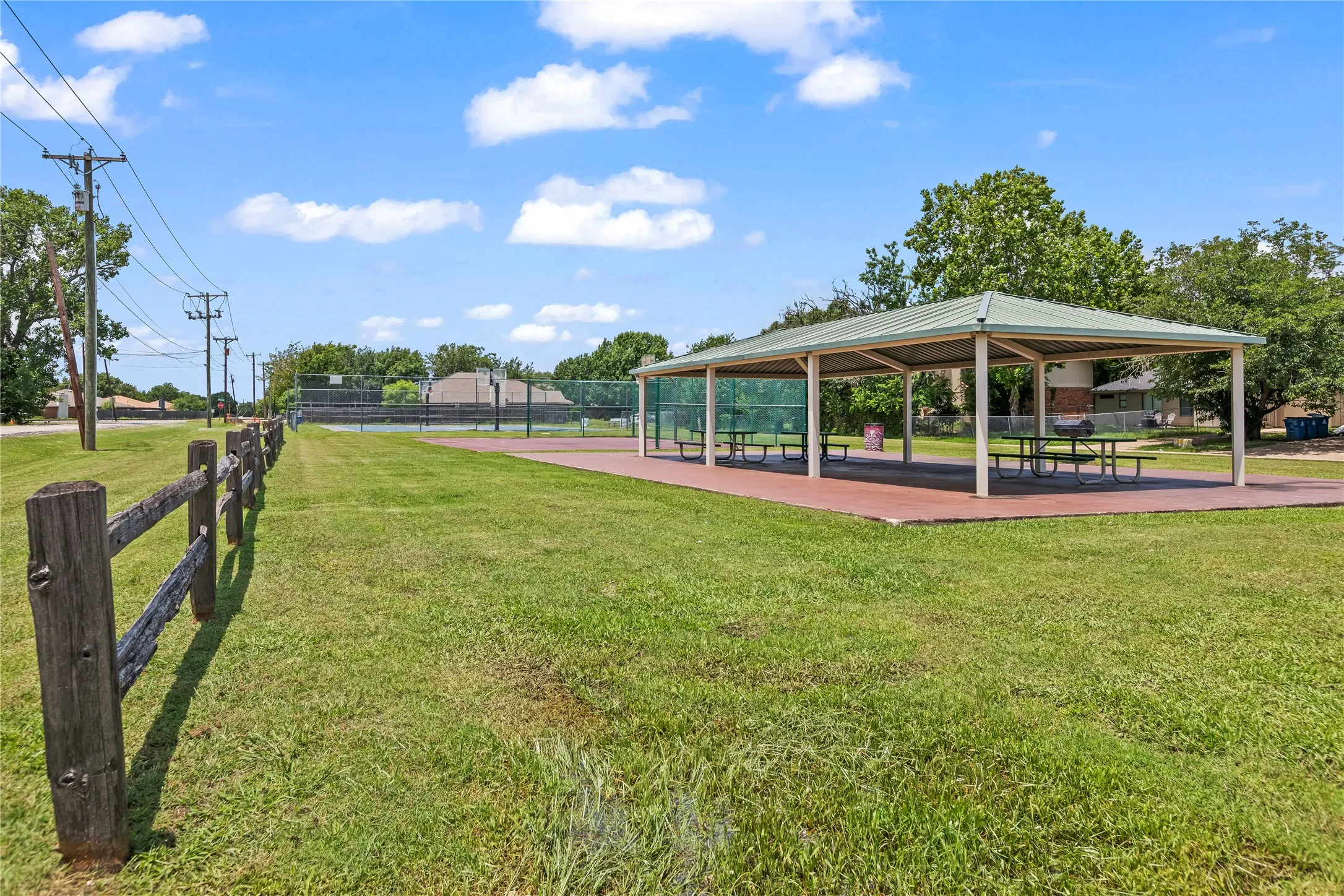 Single Family Residence For Sale in Dallas County , 7806 Garner Road, Rowlett, Texas 75088, 3 Bedroom, 2 Bathroom, 2 Garage spaces, 1,983 Sqft, built in 2016, mls#20982432, Real Estate Agent in Rowlett, Homes For Sale in Dallas county, Homes For Sale in Rowlett, Realtor in Rowlett Texas, Real Estate Brokerage Independent Realty Texas, Luminita Cordes Realtor