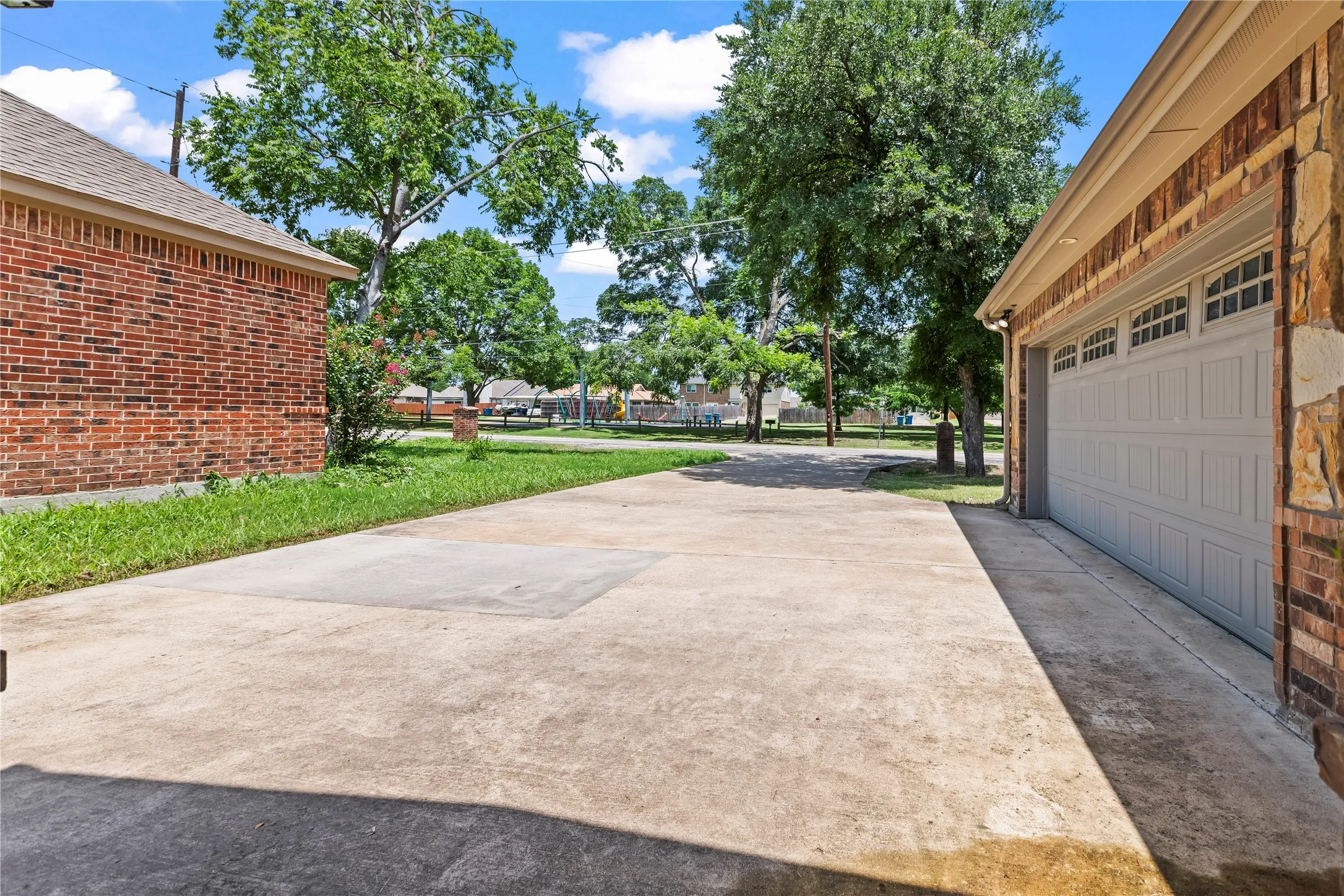 Single Family Residence For Sale in Dallas County , 7806 Garner Road, Rowlett, Texas 75088, 3 Bedroom, 2 Bathroom, 2 Garage spaces, 1,983 Sqft, built in 2016, mls#20982432, Real Estate Agent in Rowlett, Homes For Sale in Dallas county, Homes For Sale in Rowlett, Realtor in Rowlett Texas, Real Estate Brokerage Independent Realty Texas, Luminita Cordes Realtor