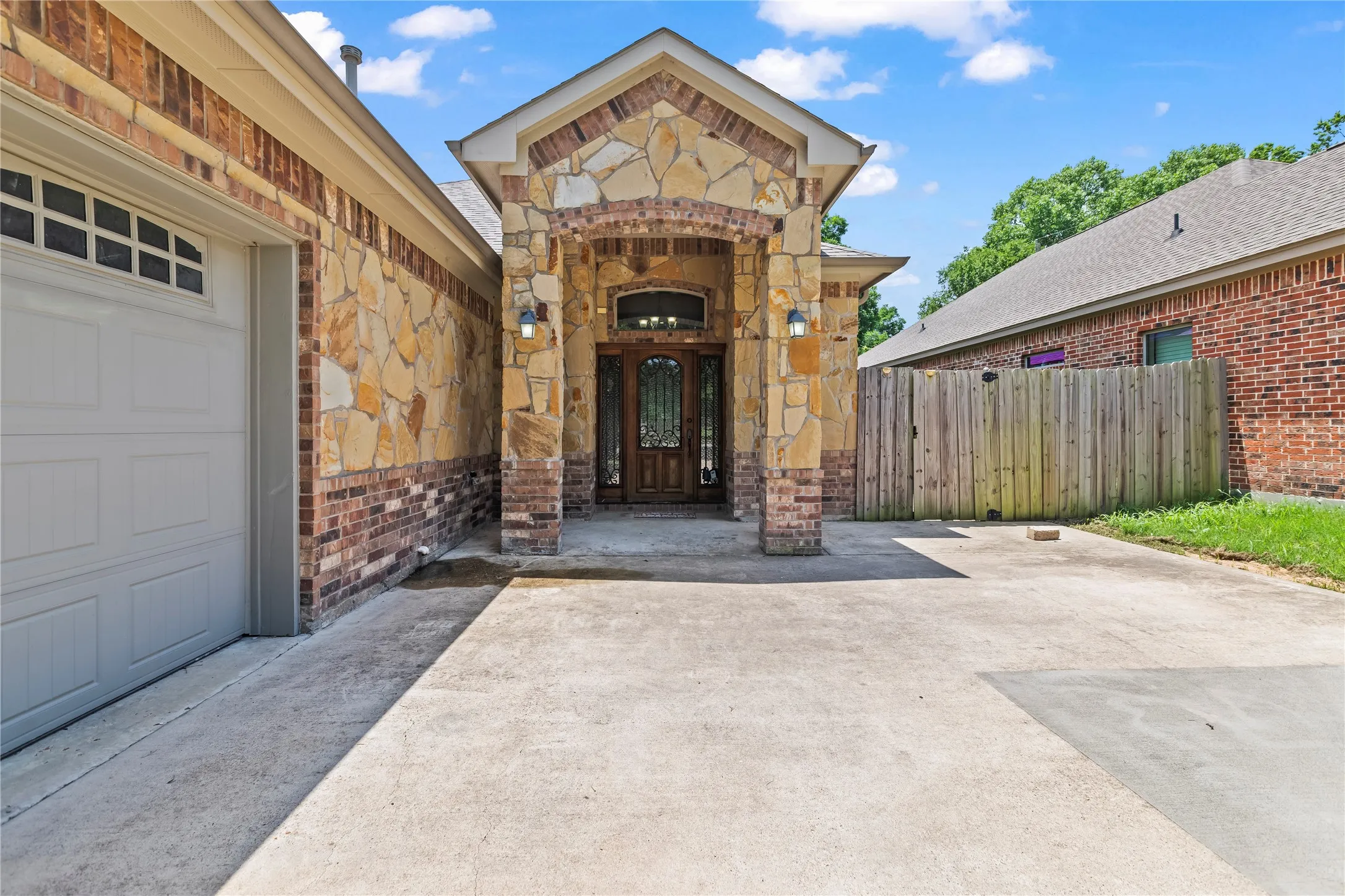 Single Family Residence For Sale in Dallas County , 7806 Garner Road, Rowlett, Texas 75088, 3 Bedroom, 2 Bathroom, 2 Garage spaces, 1,983 Sqft, built in 2016, mls#20982432, Real Estate Agent in Rowlett, Homes For Sale in Dallas county, Homes For Sale in Rowlett, Realtor in Rowlett Texas, Real Estate Brokerage Independent Realty Texas, Luminita Cordes Realtor