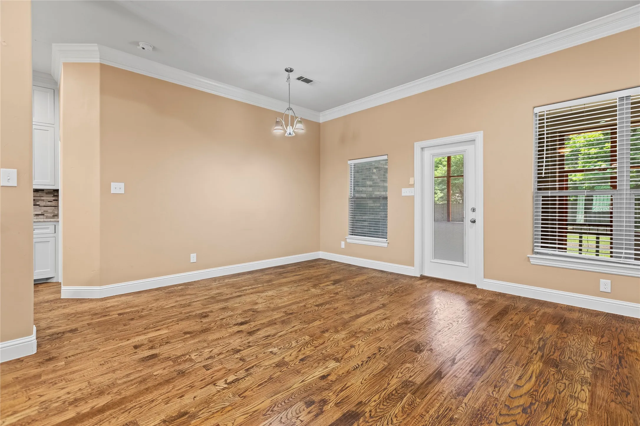 Single Family Residence For Sale in Dallas County , 7806 Garner Road, Rowlett, Texas 75088, 3 Bedroom, 2 Bathroom, 2 Garage spaces, 1,983 Sqft, built in 2016, mls#20982432, Real Estate Agent in Rowlett, Homes For Sale in Dallas county, Homes For Sale in Rowlett, Realtor in Rowlett Texas, Real Estate Brokerage Independent Realty Texas, Luminita Cordes Realtor