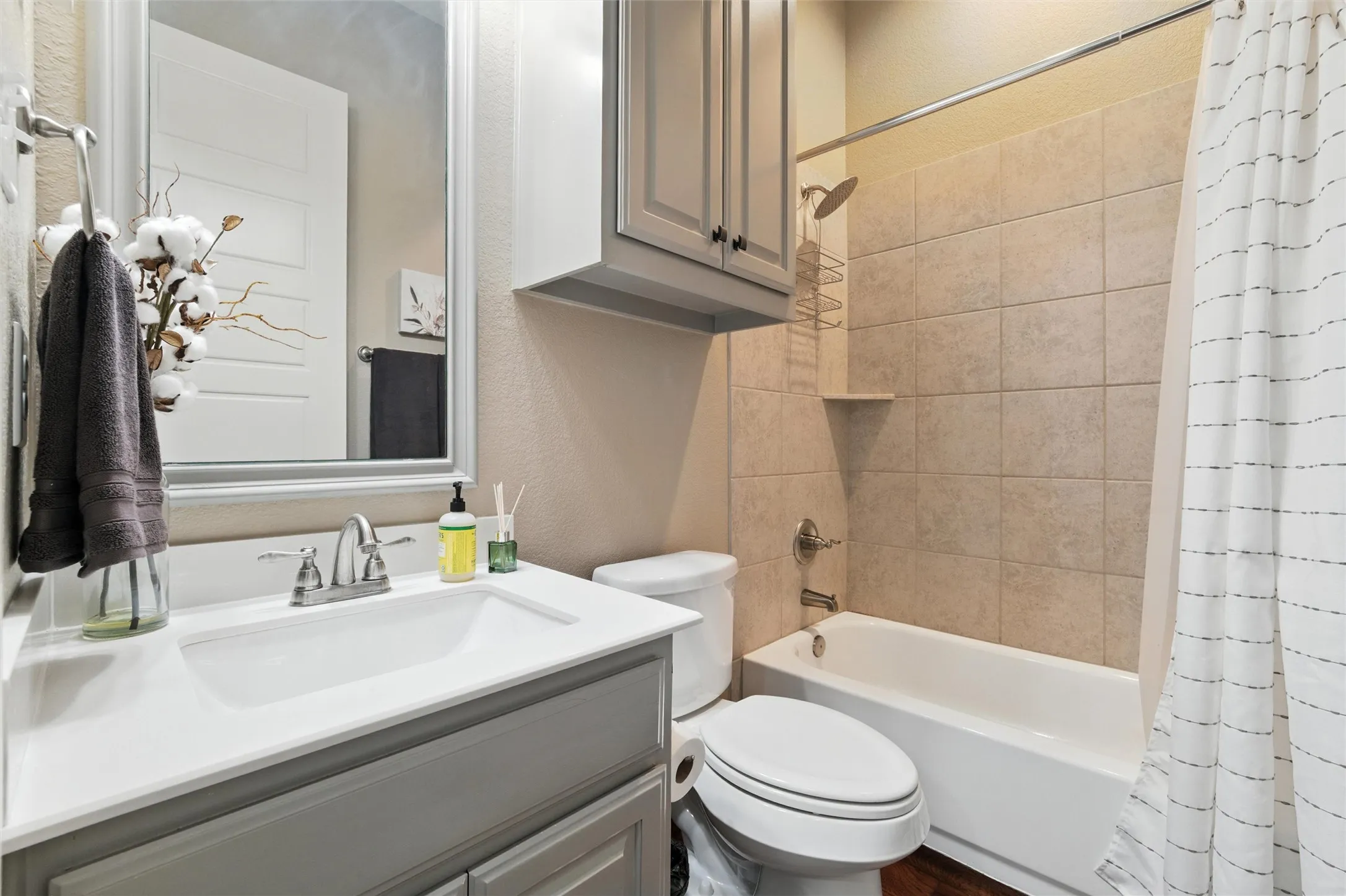 Single Family Residence For Sale in Ellis County , 103 Water Garden Drive, Waxahachie, Texas 75165, 5 Bedroom, 3 Bathroom, 3 Garage spaces, 2,940 Sqft, built in 2017, Price $599,000, mls#20982642, Real Estate Agent in Waxahachie, Homes For Sale in Ellis county, Homes For Sale in Waxahachie, Realtor in Waxahachie Texas, Real Estate Brokerage Independent Realty Texas, Luminita Cordes Realtor