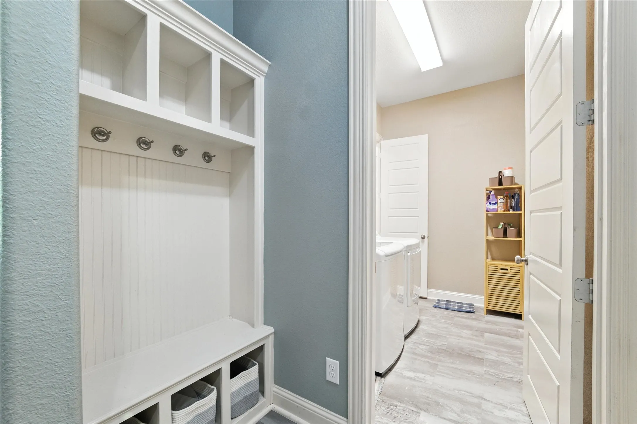 Single Family Residence For Sale in Ellis County , 103 Water Garden Drive, Waxahachie, Texas 75165, 5 Bedroom, 3 Bathroom, 3 Garage spaces, 2,940 Sqft, built in 2017, Price $599,000, mls#20982642, Real Estate Agent in Waxahachie, Homes For Sale in Ellis county, Homes For Sale in Waxahachie, Realtor in Waxahachie Texas, Real Estate Brokerage Independent Realty Texas, Luminita Cordes Realtor