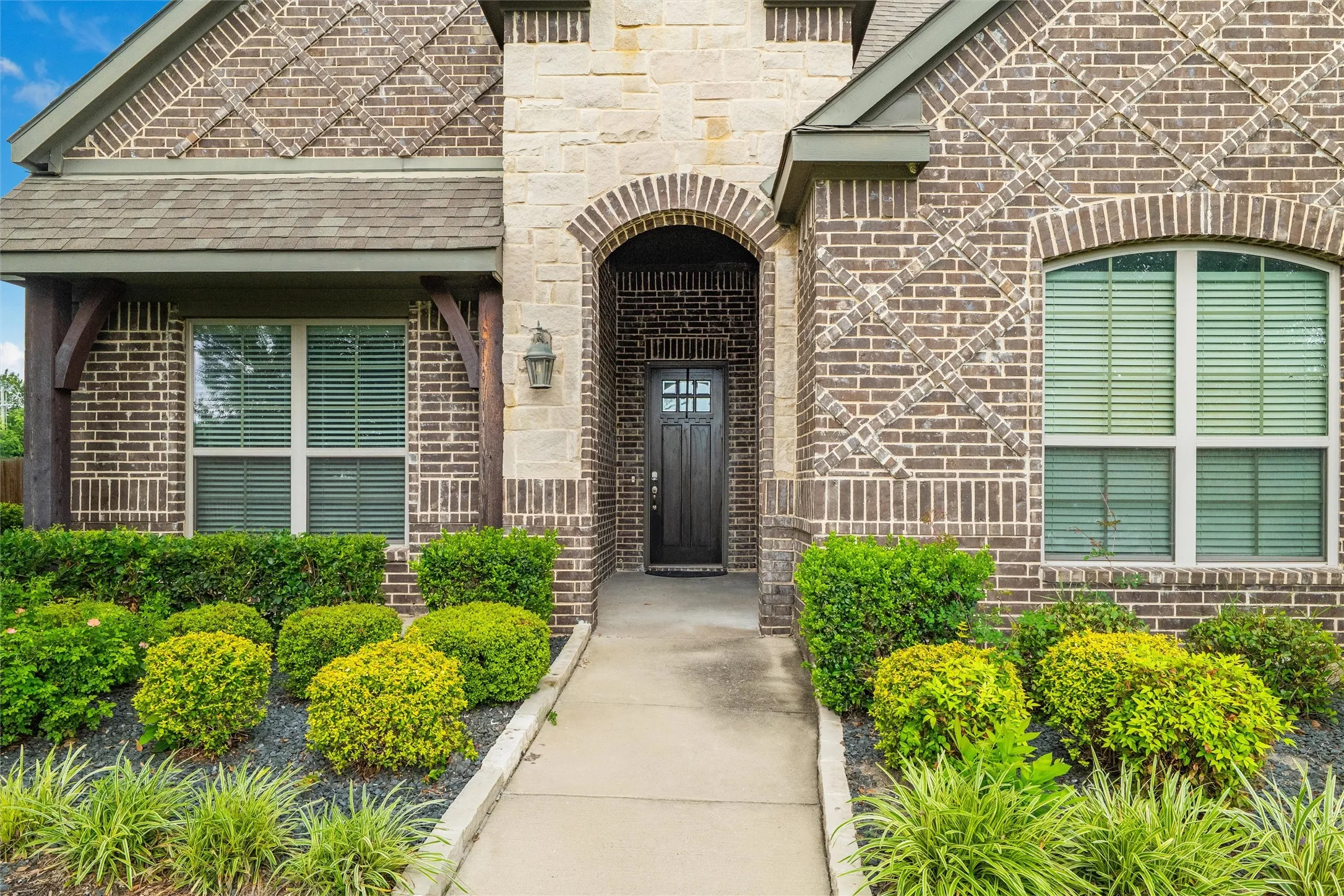 Single Family Residence For Sale in Ellis County , 103 Water Garden Drive, Waxahachie, Texas 75165, 5 Bedroom, 3 Bathroom, 3 Garage spaces, 2,940 Sqft, built in 2017, Price $599,000, mls#20982642, Real Estate Agent in Waxahachie, Homes For Sale in Ellis county, Homes For Sale in Waxahachie, Realtor in Waxahachie Texas, Real Estate Brokerage Independent Realty Texas, Luminita Cordes Realtor