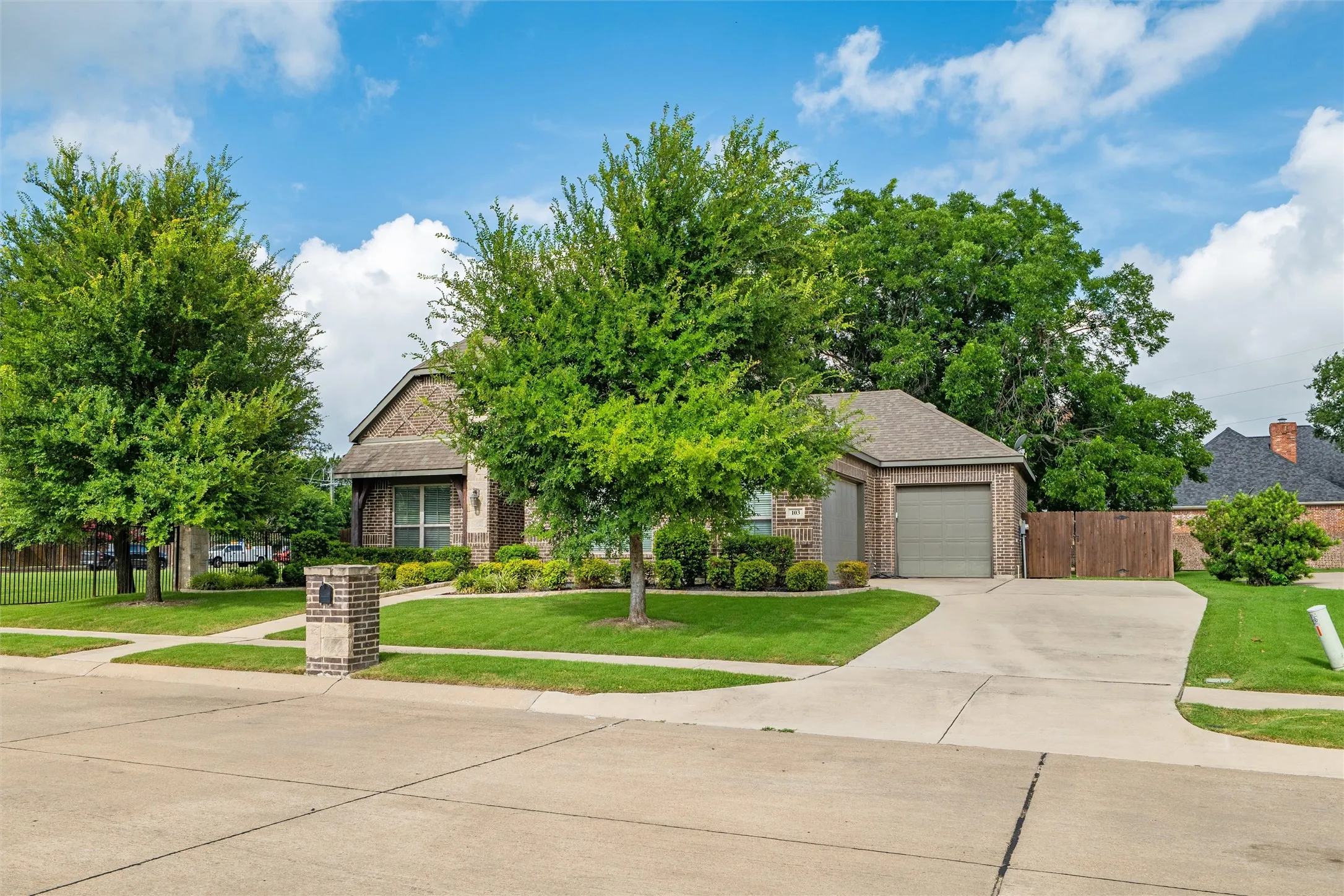 Single Family Residence For Sale in Ellis County , 103 Water Garden Drive, Waxahachie, Texas 75165, 5 Bedroom, 3 Bathroom, 3 Garage spaces, 2,940 Sqft, built in 2017, Price $599,000, mls#20982642, Real Estate Agent in Waxahachie, Homes For Sale in Ellis county, Homes For Sale in Waxahachie, Realtor in Waxahachie Texas, Real Estate Brokerage Independent Realty Texas, Luminita Cordes Realtor