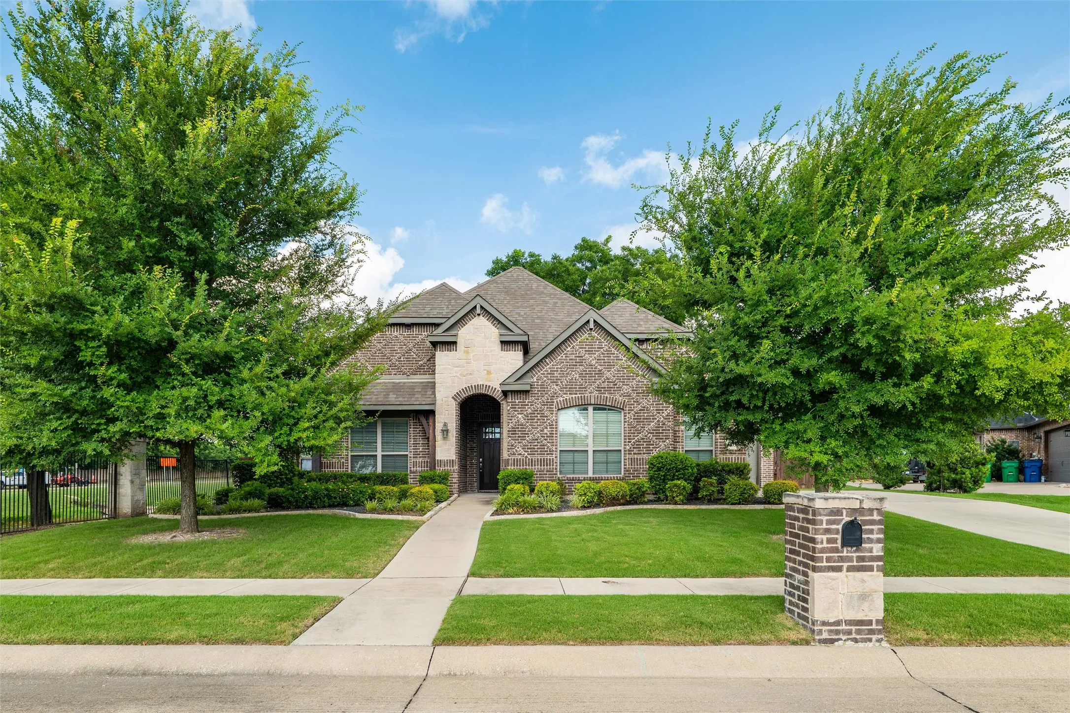 Single Family Residence For Sale in Ellis County , 103 Water Garden Drive, Waxahachie, Texas 75165, 5 Bedroom, 3 Bathroom, 3 Garage spaces, 2,940 Sqft, built in 2017, Price $599,000, mls#20982642, Real Estate Agent in Waxahachie, Homes For Sale in Ellis county, Homes For Sale in Waxahachie, Realtor in Waxahachie Texas, Real Estate Brokerage Independent Realty Texas, Luminita Cordes Realtor