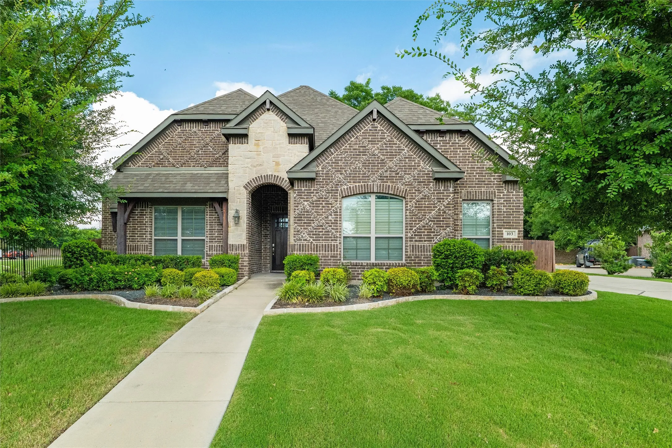 Single Family Residence For Sale in Ellis County , 103 Water Garden Drive, Waxahachie, Texas 75165, 5 Bedroom, 3 Bathroom, 3 Garage spaces, 2,940 Sqft, built in 2017, Price $599,000, mls#20982642, Real Estate Agent in Waxahachie, Homes For Sale in Ellis county, Homes For Sale in Waxahachie, Realtor in Waxahachie Texas, Real Estate Brokerage Independent Realty Texas, Luminita Cordes Realtor
