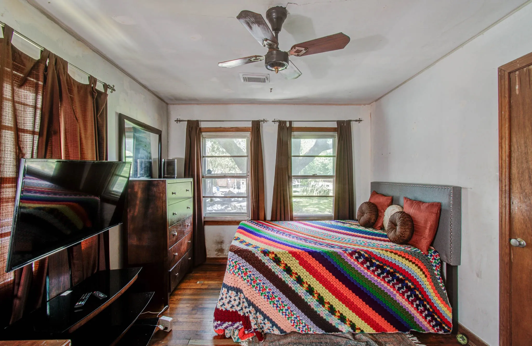 Single Family Residence For Sale in Harris County , 3917 Majestic Street, Houston, Texas 77026, 3 Bedrooms, 1 Bathroom, Garage spaces, 1,420 Sqft, built in 1957, Price $130,000, mls#20982687, Real Estate Agent in Houston, Homes For Sale in Harris county, Homes For Sale in Houston, Realtor in Houston Texas, Real Estate Brokerage Independent Realty Texas, Luminita Cordes Realtor