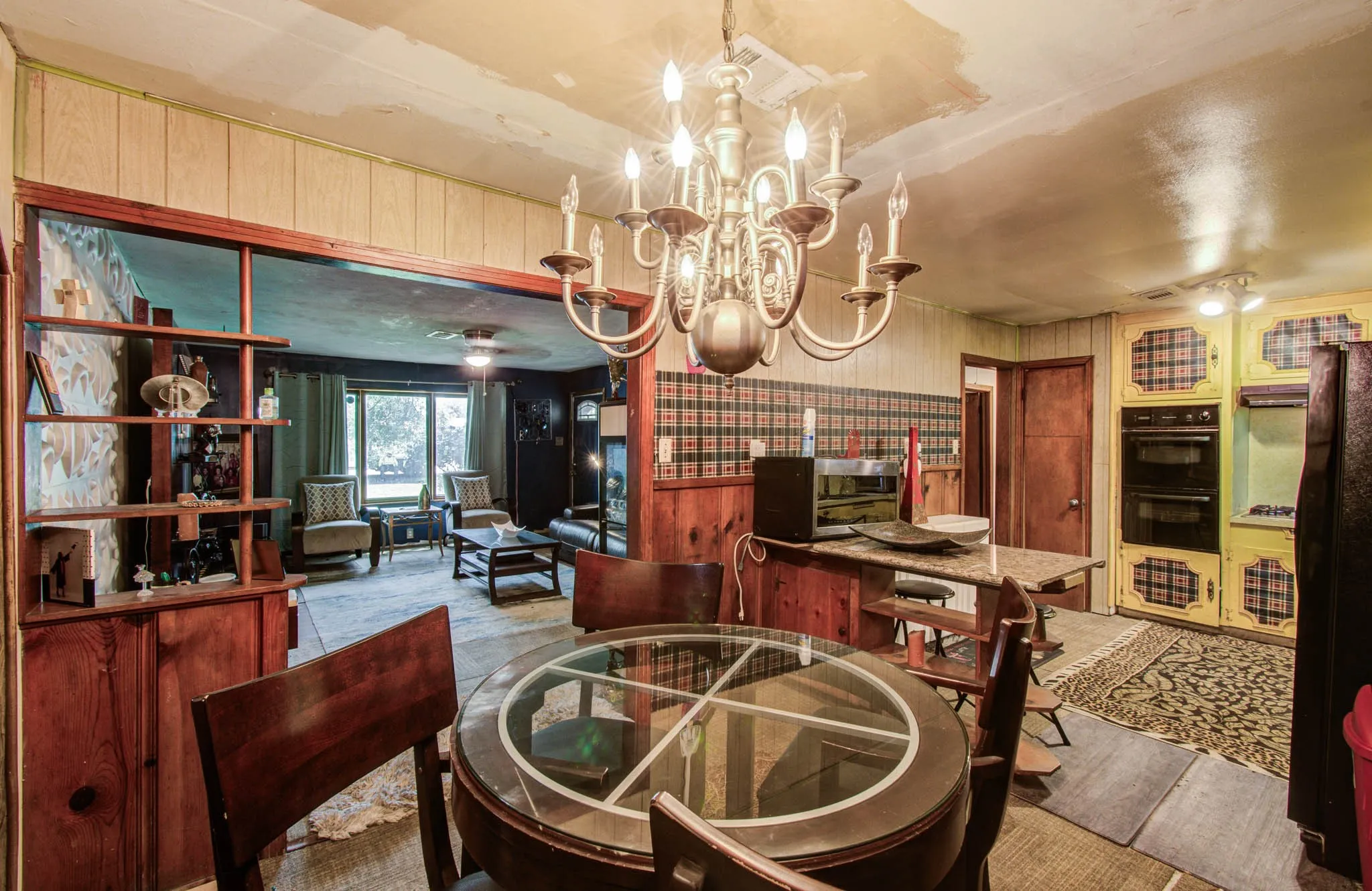 Single Family Residence For Sale in Harris County , 3917 Majestic Street, Houston, Texas 77026, 3 Bedrooms, 1 Bathroom, Garage spaces, 1,420 Sqft, built in 1957, Price $130,000, mls#20982687, Real Estate Agent in Houston, Homes For Sale in Harris county, Homes For Sale in Houston, Realtor in Houston Texas, Real Estate Brokerage Independent Realty Texas, Luminita Cordes Realtor