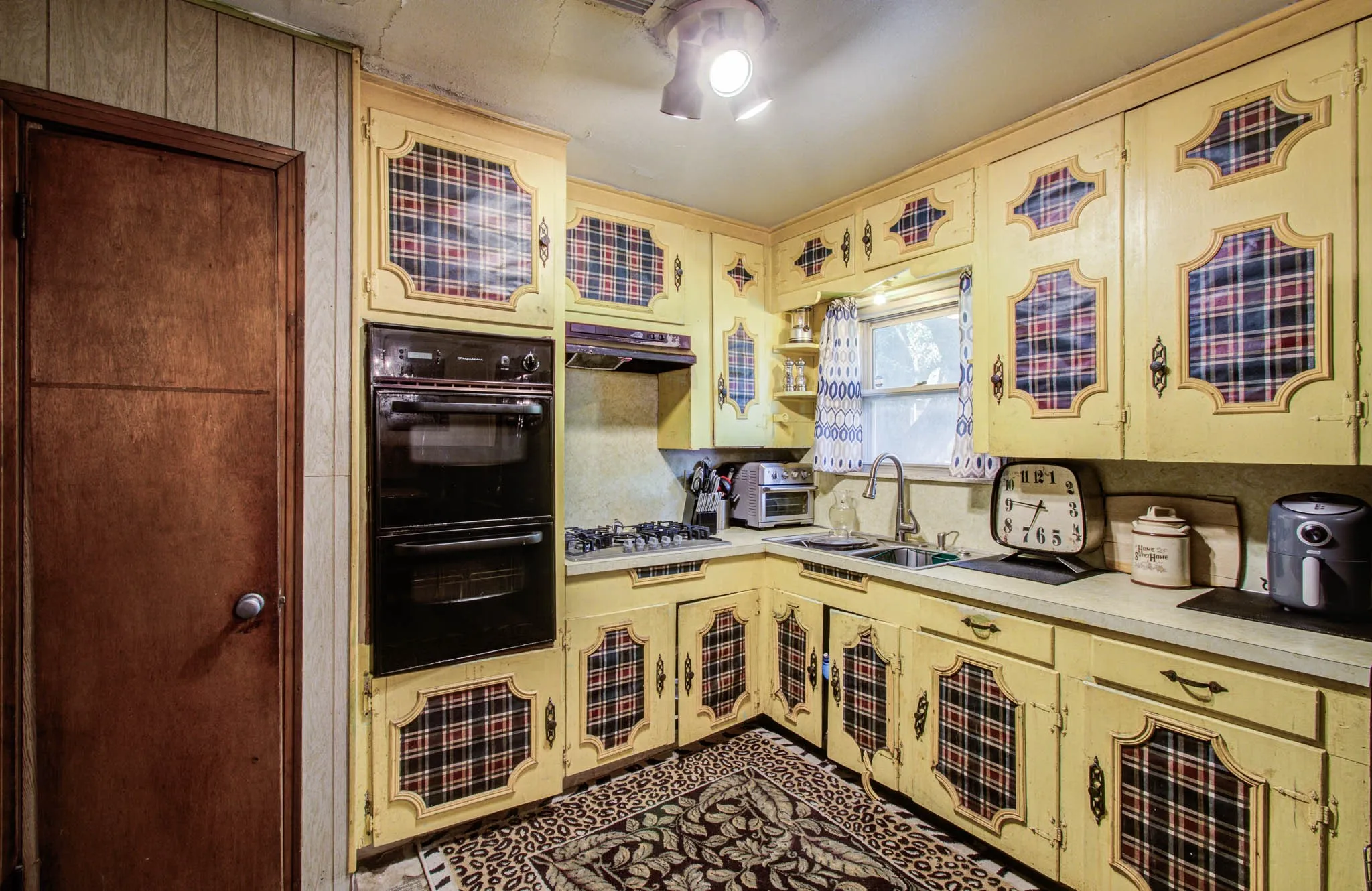 Single Family Residence For Sale in Harris County , 3917 Majestic Street, Houston, Texas 77026, 3 Bedrooms, 1 Bathroom, Garage spaces, 1,420 Sqft, built in 1957, Price $130,000, mls#20982687, Real Estate Agent in Houston, Homes For Sale in Harris county, Homes For Sale in Houston, Realtor in Houston Texas, Real Estate Brokerage Independent Realty Texas, Luminita Cordes Realtor