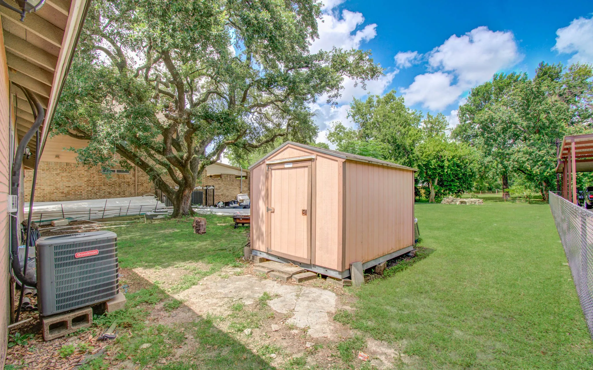 Single Family Residence For Sale in Harris County , 3917 Majestic Street, Houston, Texas 77026, 3 Bedrooms, 1 Bathroom, Garage spaces, 1,420 Sqft, built in 1957, Price $130,000, mls#20982687, Real Estate Agent in Houston, Homes For Sale in Harris county, Homes For Sale in Houston, Realtor in Houston Texas, Real Estate Brokerage Independent Realty Texas, Luminita Cordes Realtor