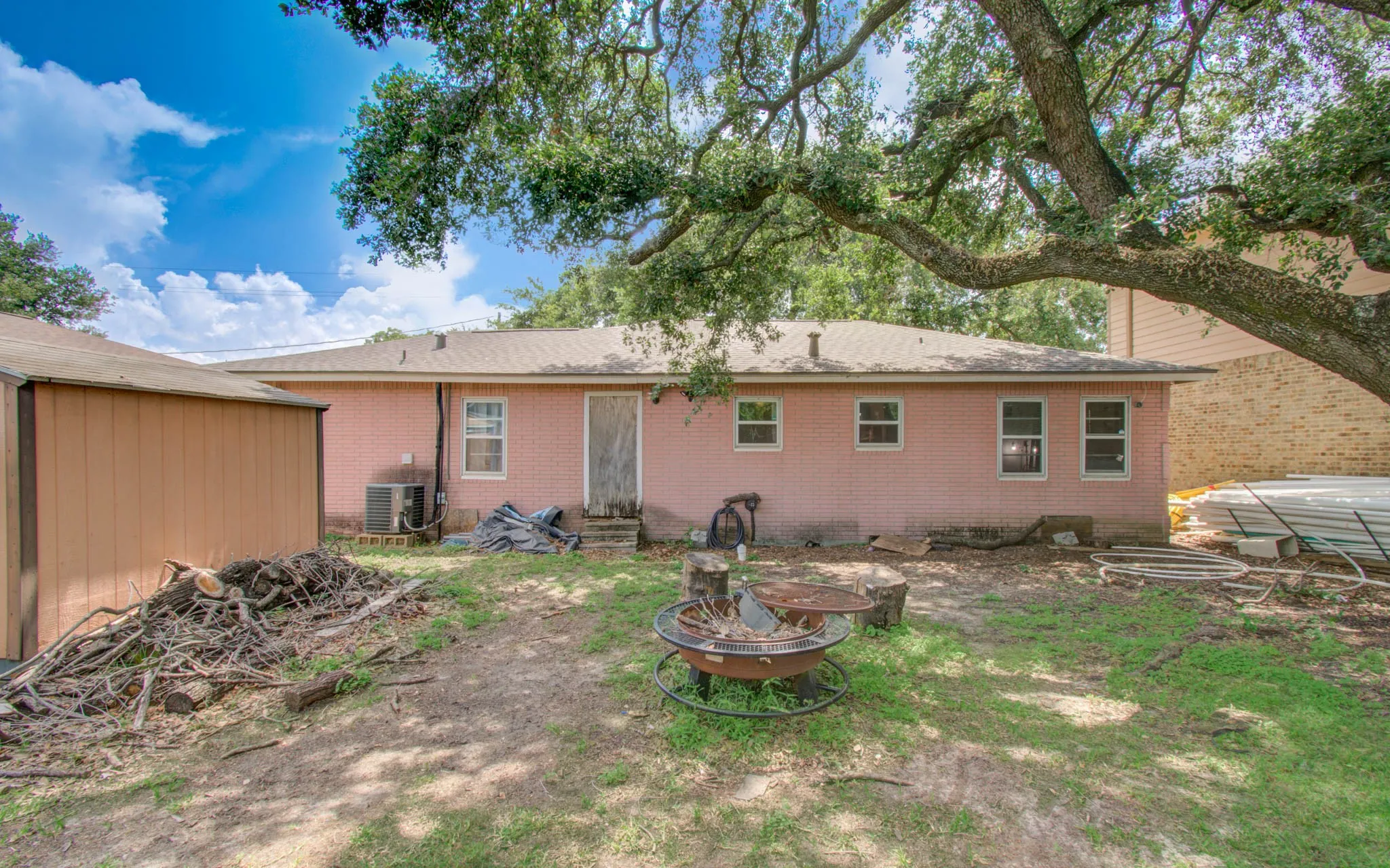 Single Family Residence For Sale in Harris County , 3917 Majestic Street, Houston, Texas 77026, 3 Bedrooms, 1 Bathroom, Garage spaces, 1,420 Sqft, built in 1957, Price $130,000, mls#20982687, Real Estate Agent in Houston, Homes For Sale in Harris county, Homes For Sale in Houston, Realtor in Houston Texas, Real Estate Brokerage Independent Realty Texas, Luminita Cordes Realtor